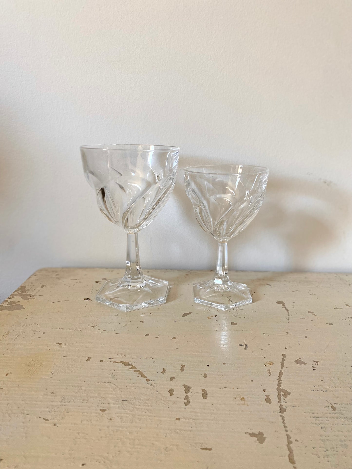 Service de 16 verres à pied en cristal torsadé