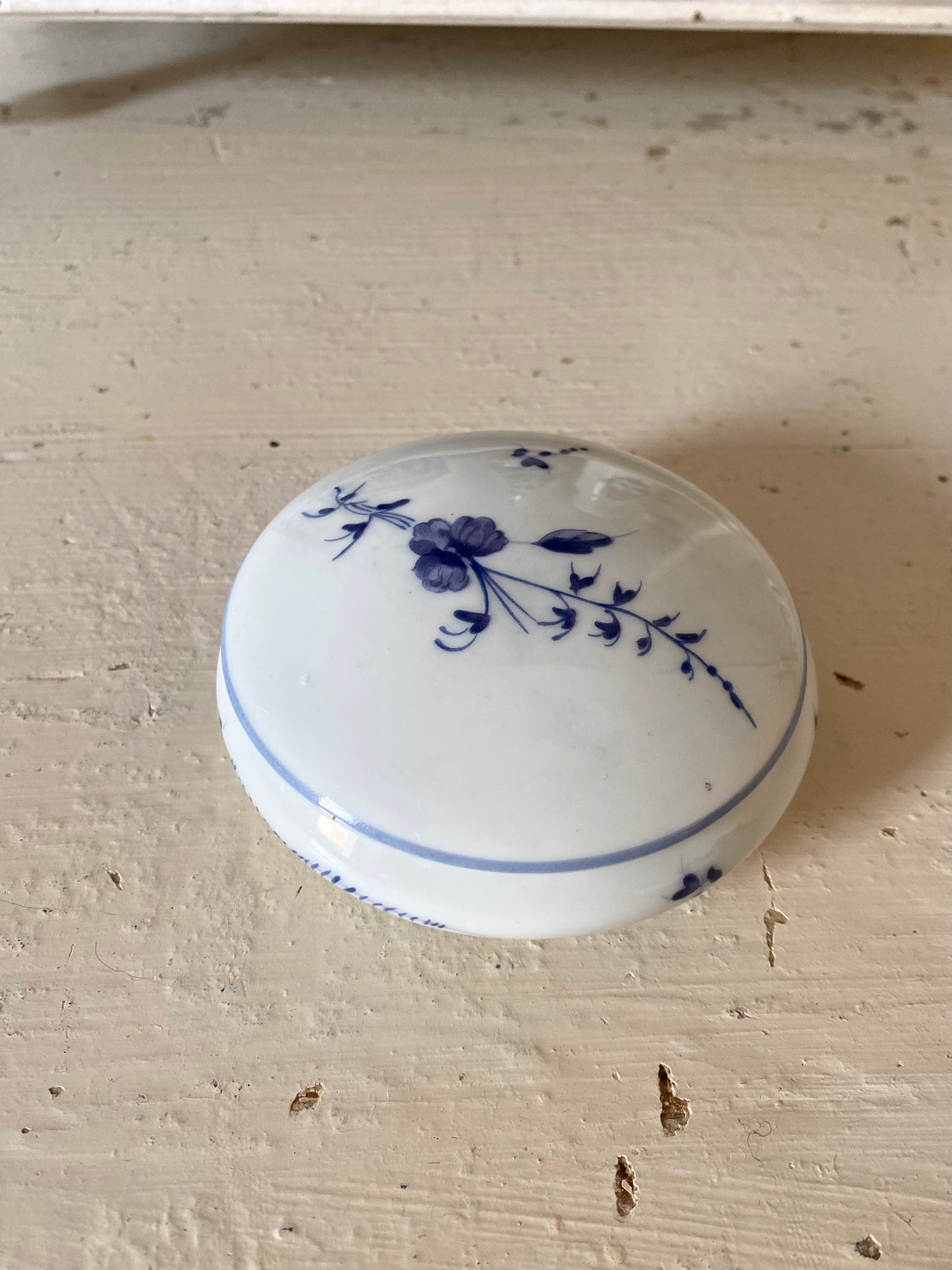 Boîte à bijoux en porcelaine de Chantilly