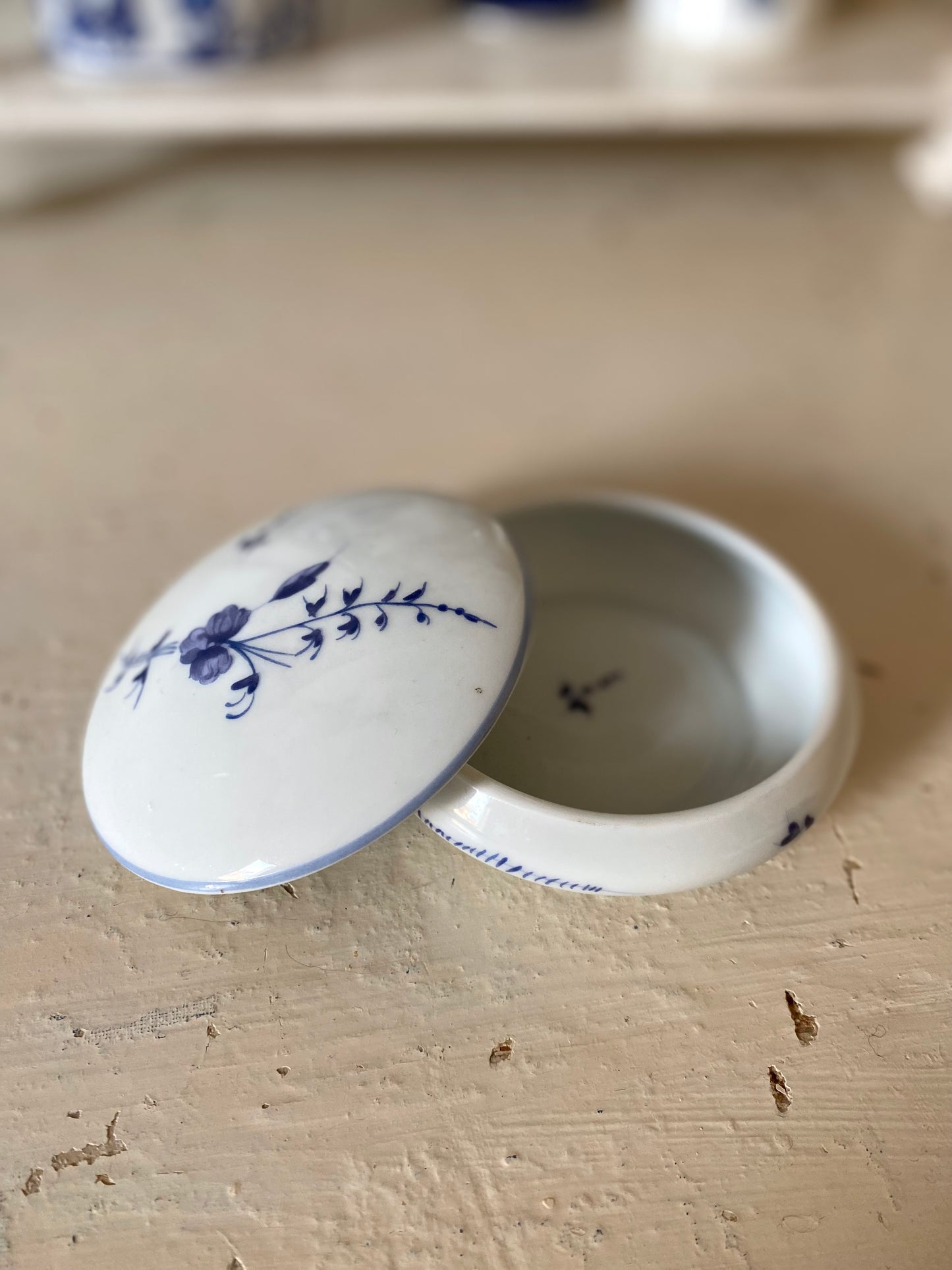 Boîte à bijoux en porcelaine de Chantilly