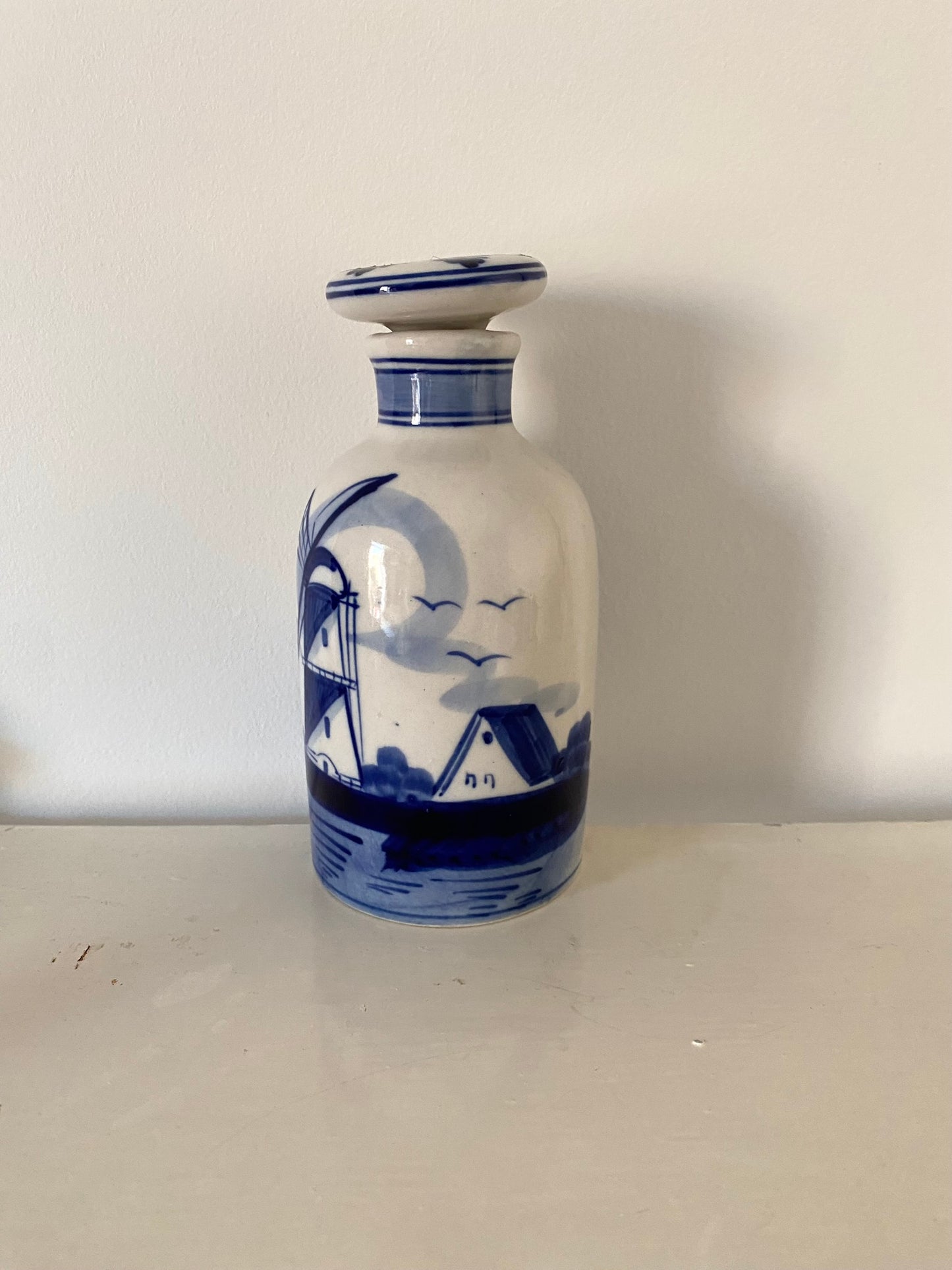 Flacon en porcelaine de Delft peinte à la main