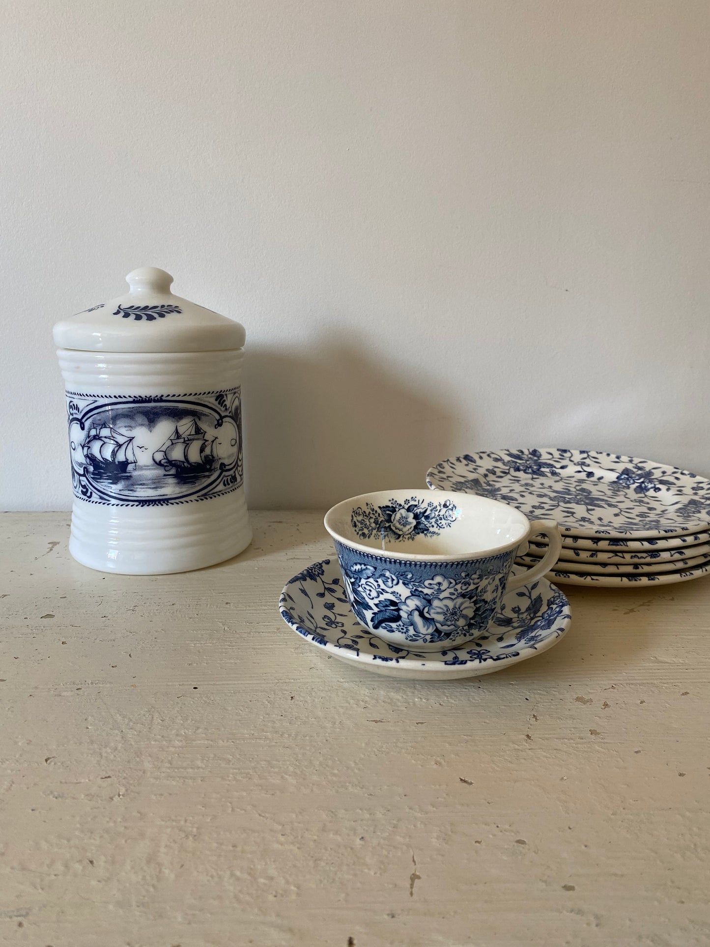 Pot à épice en opaline ancienne