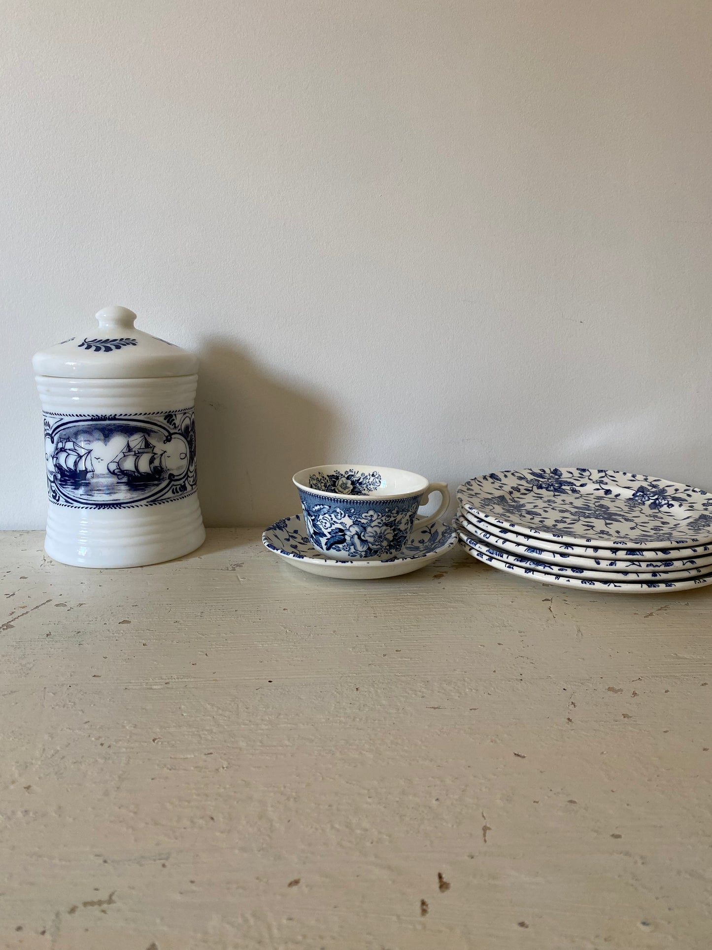 Pot à épice en opaline ancienne
