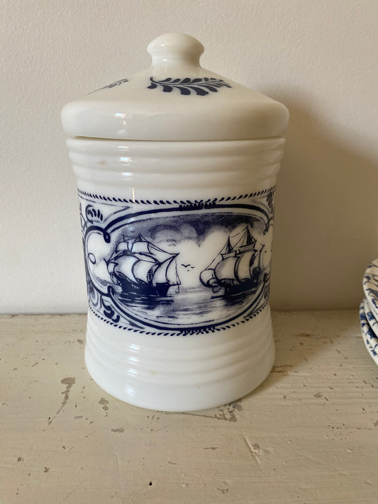 Pot à épice en opaline ancienne