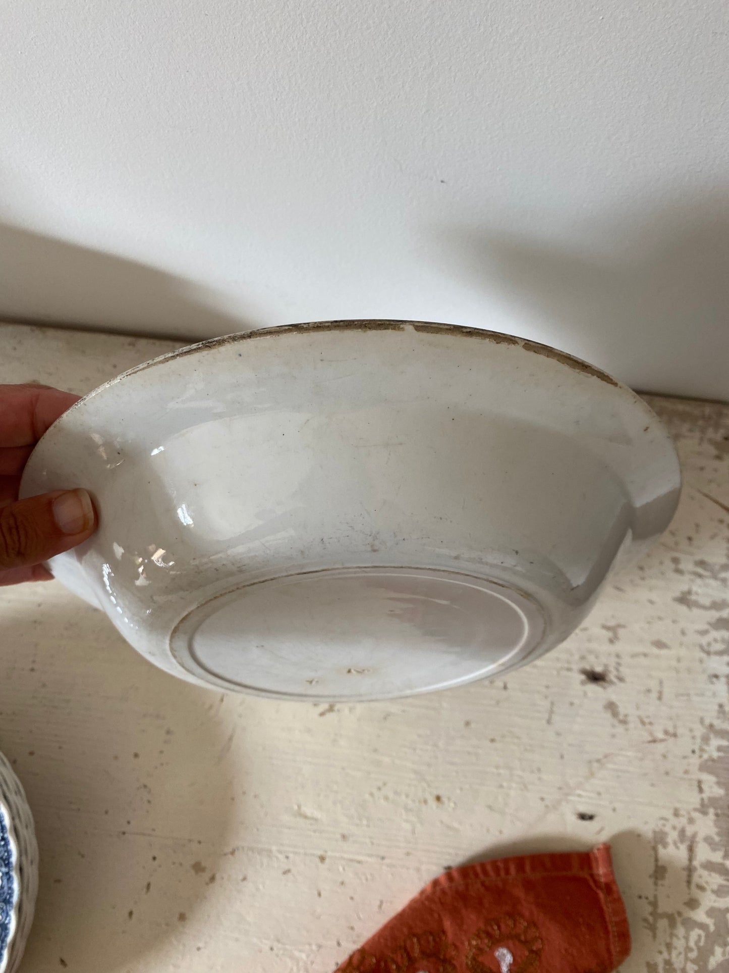 Plat creux en faïence ancienne