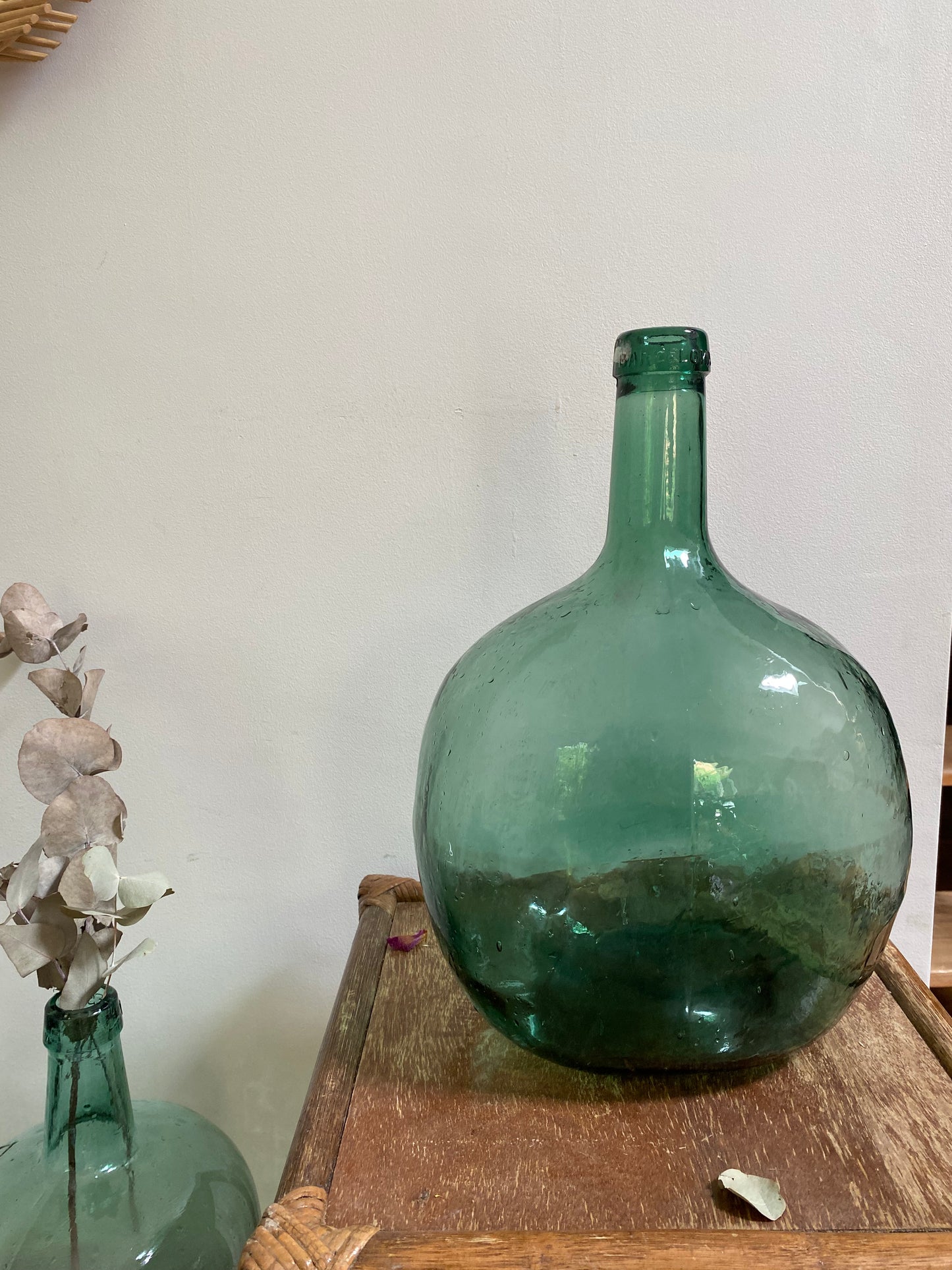 Dame Jeanne ancienne en verre bullé