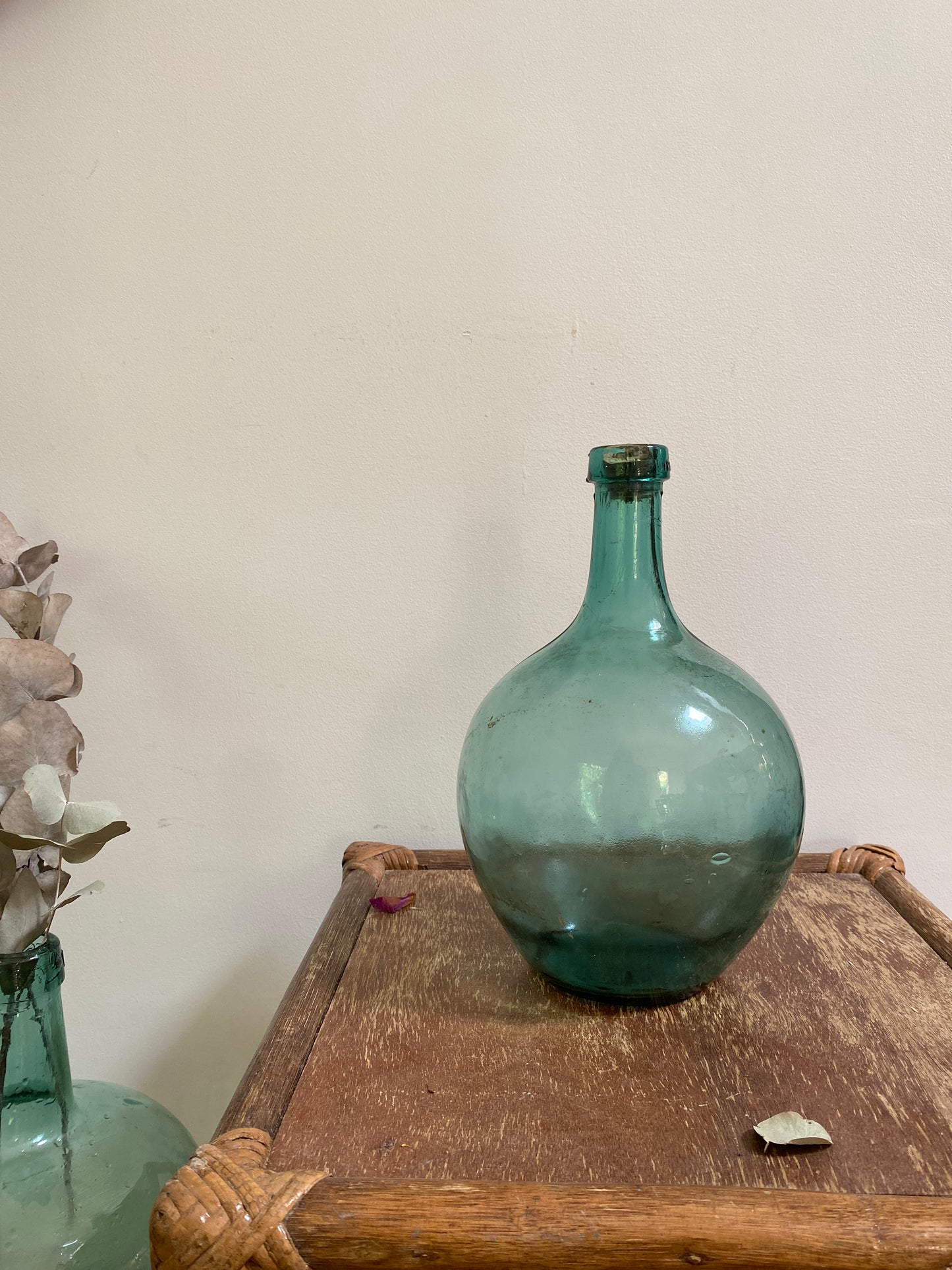 Dame Jeanne ancienne en verre bullé