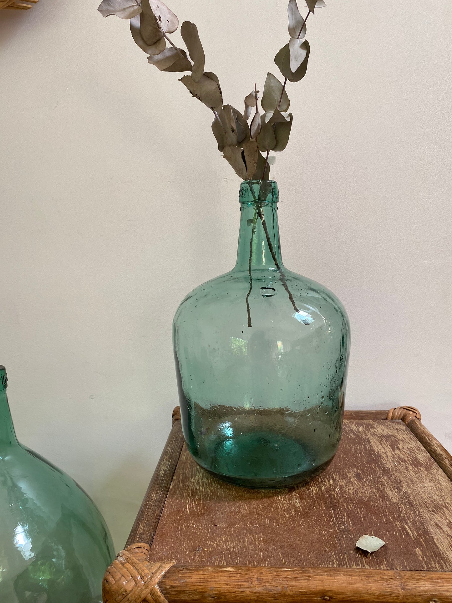Dame Jeanne ancienne en verre bullé