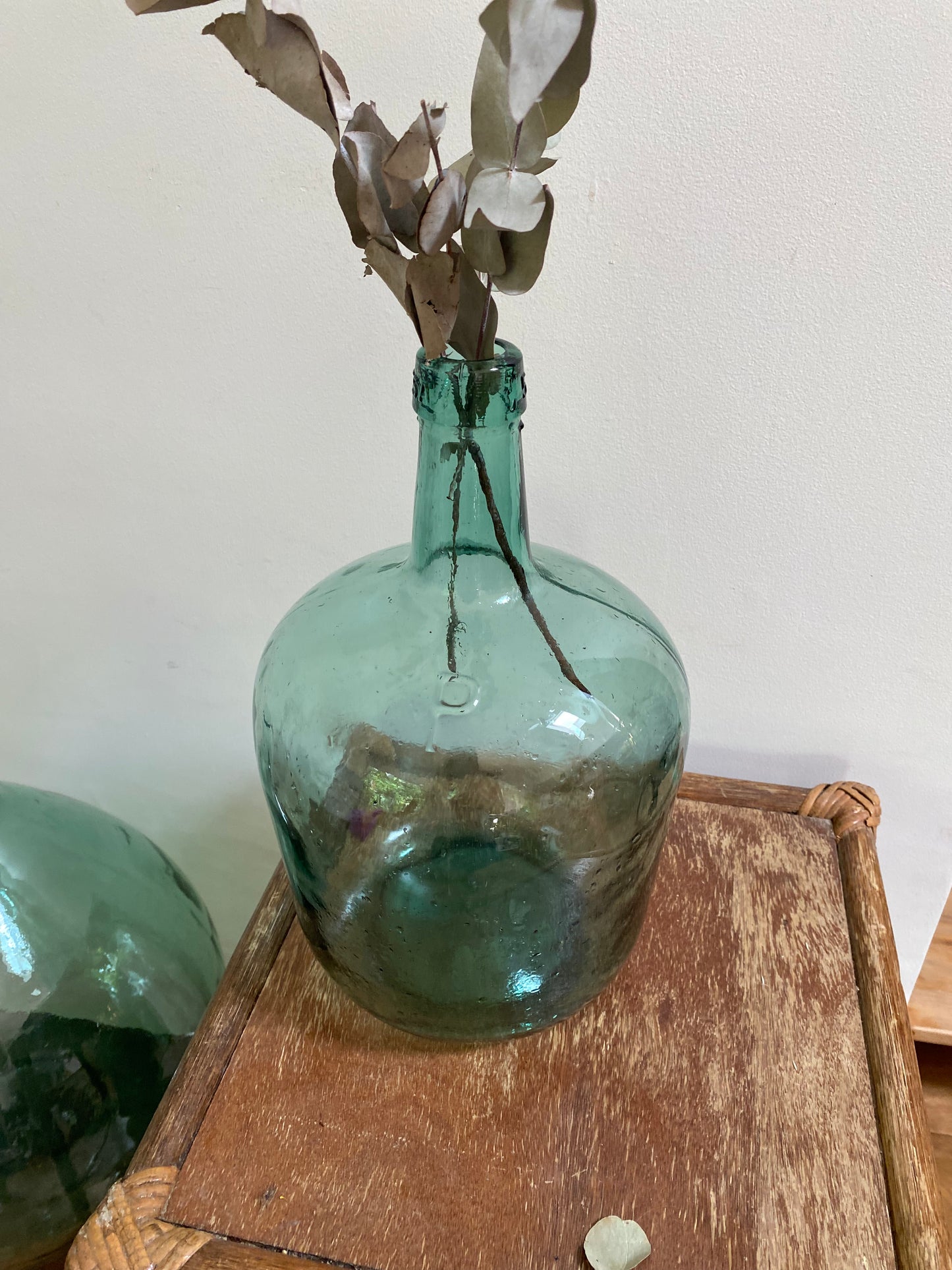 Dame Jeanne ancienne en verre bullé