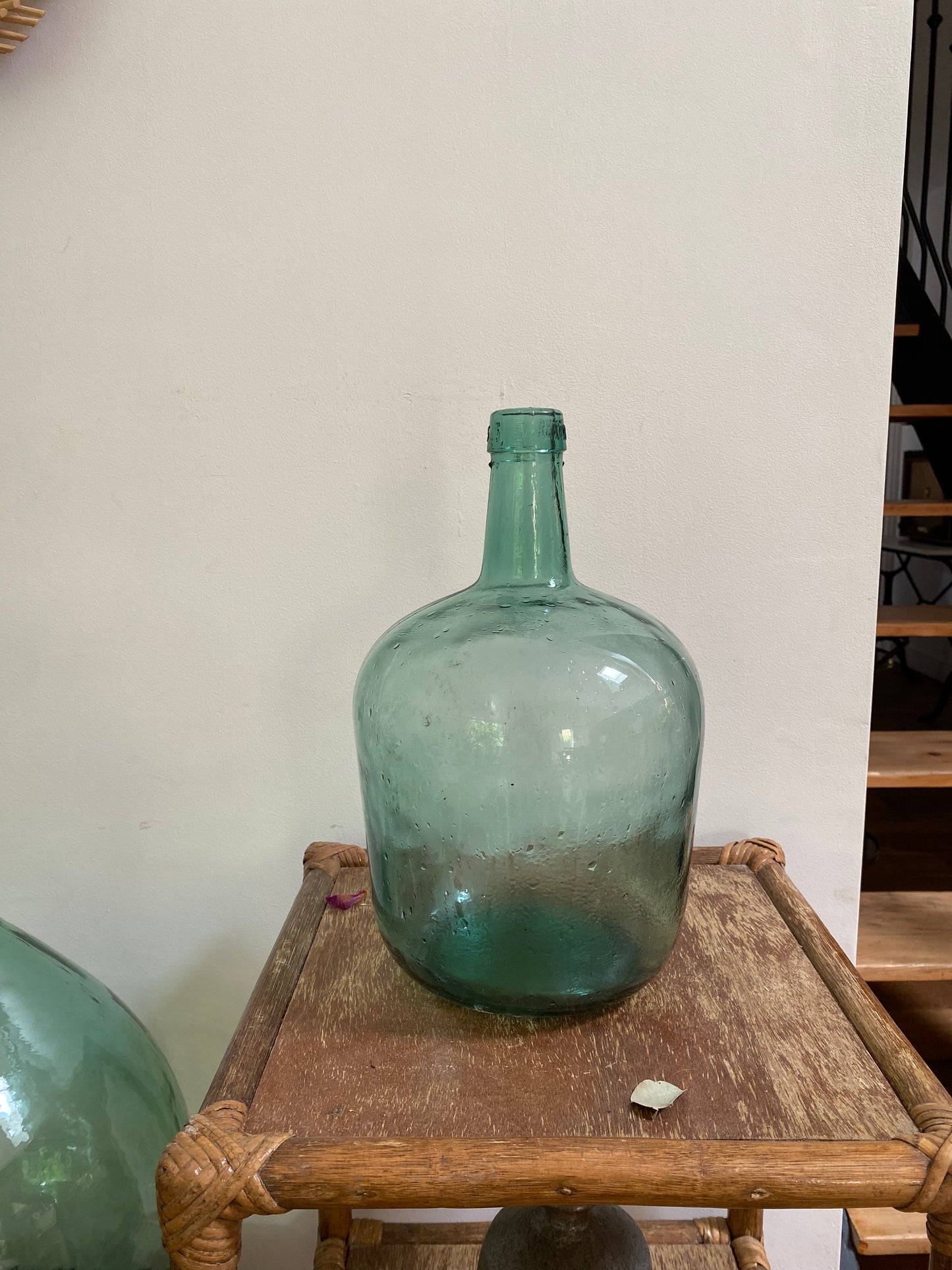 Dame Jeanne ancienne en verre bullé