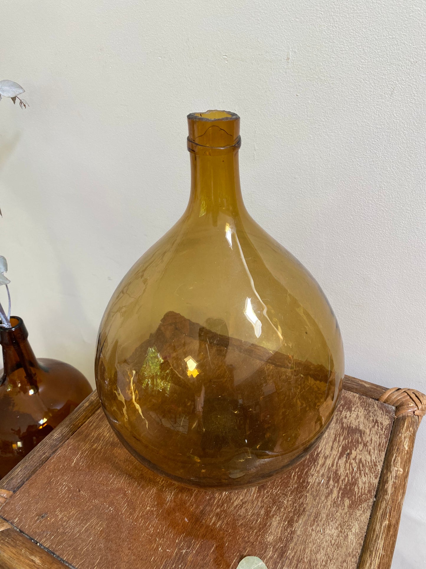 Dame Jeanne ancienne en verre ambré