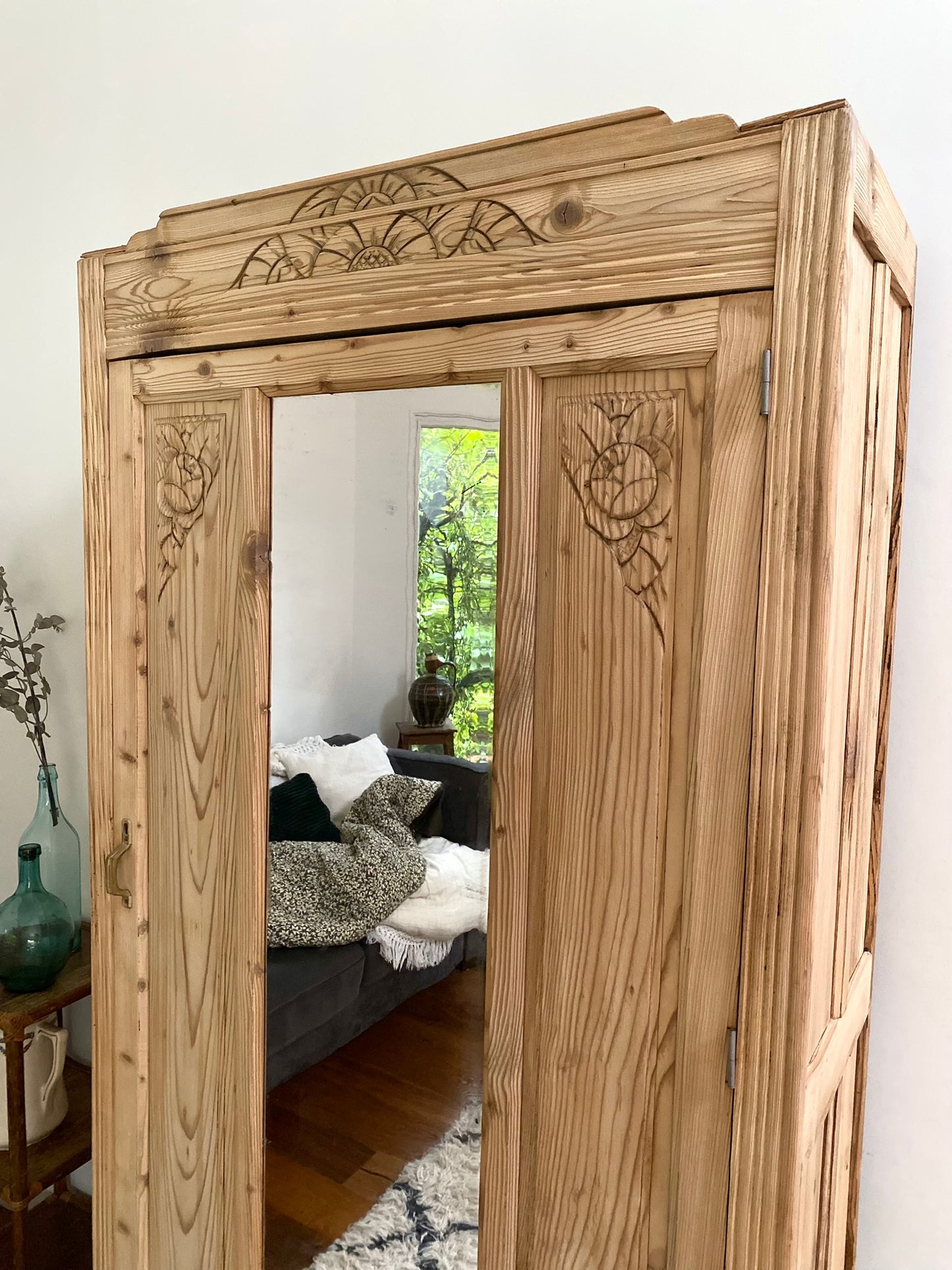 Armoire Art deco en bois massif