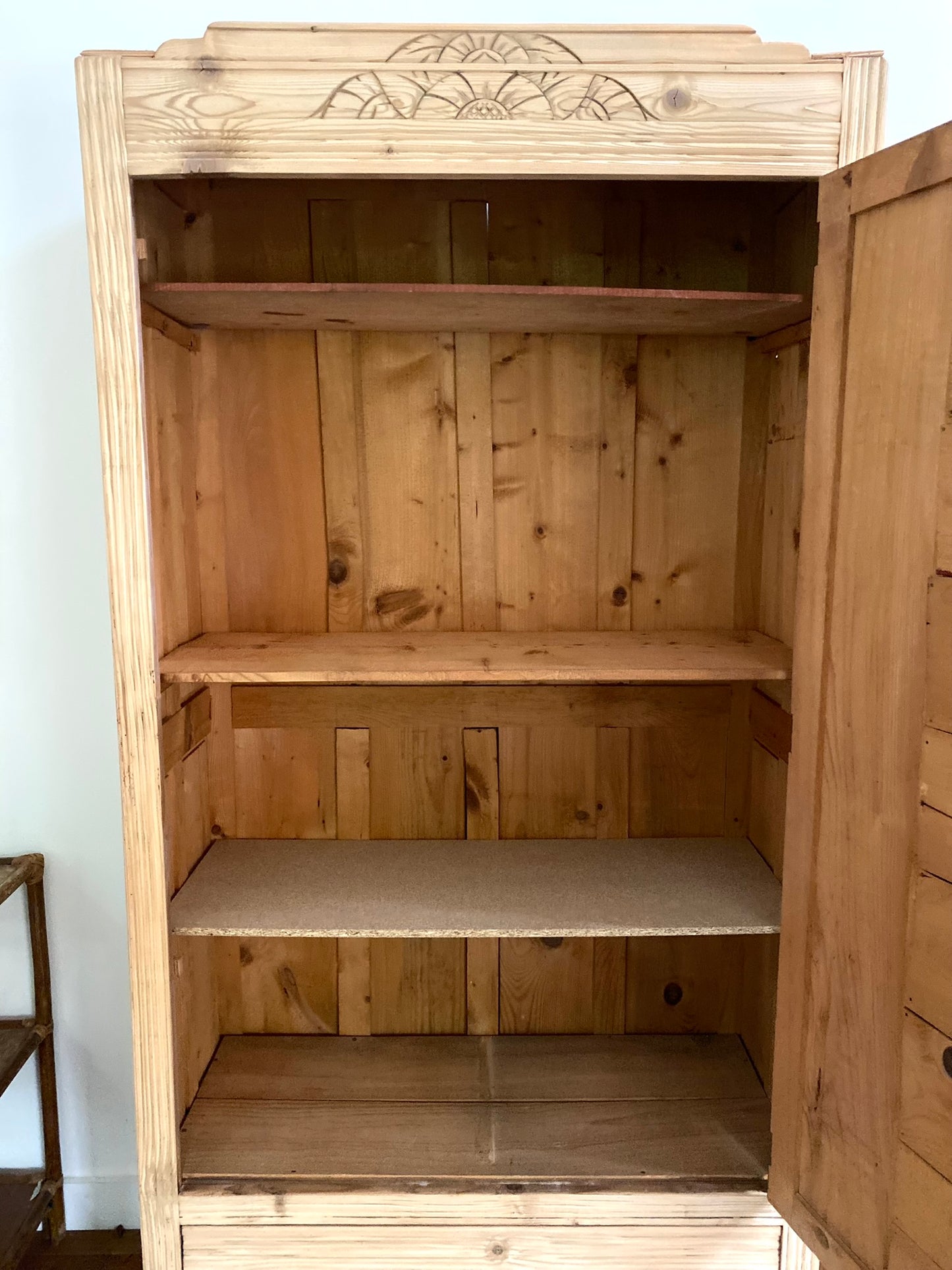 Armoire Art deco en bois massif