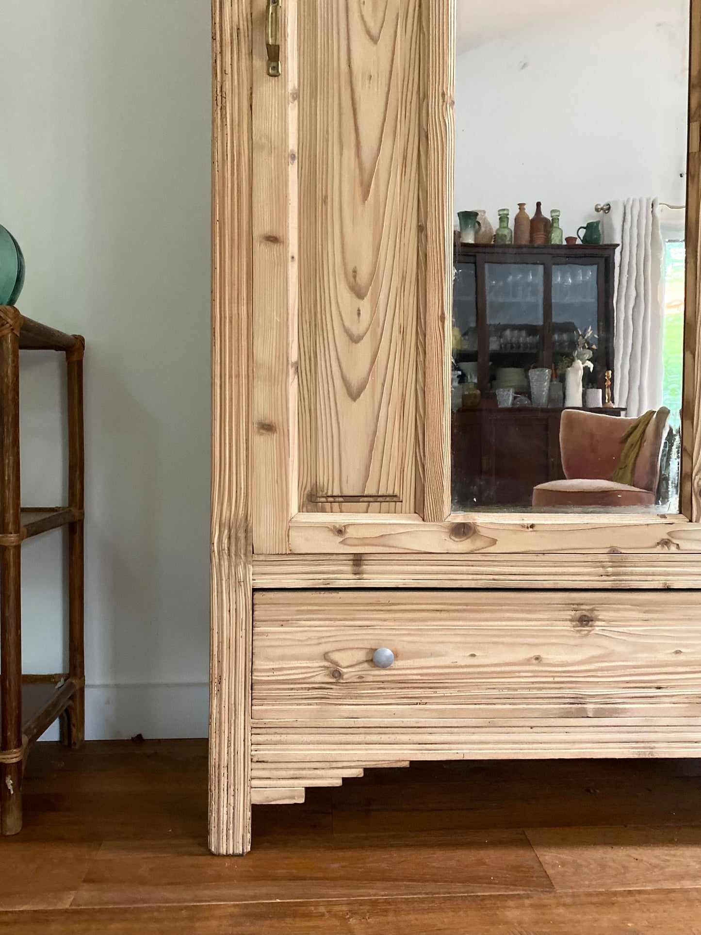 Armoire Art deco en bois massif