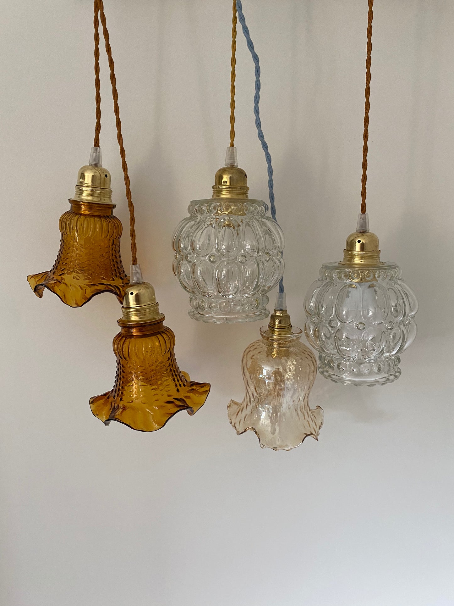 Baladeuse globe en verre bullé et cordon torsadé couleur châtaigne