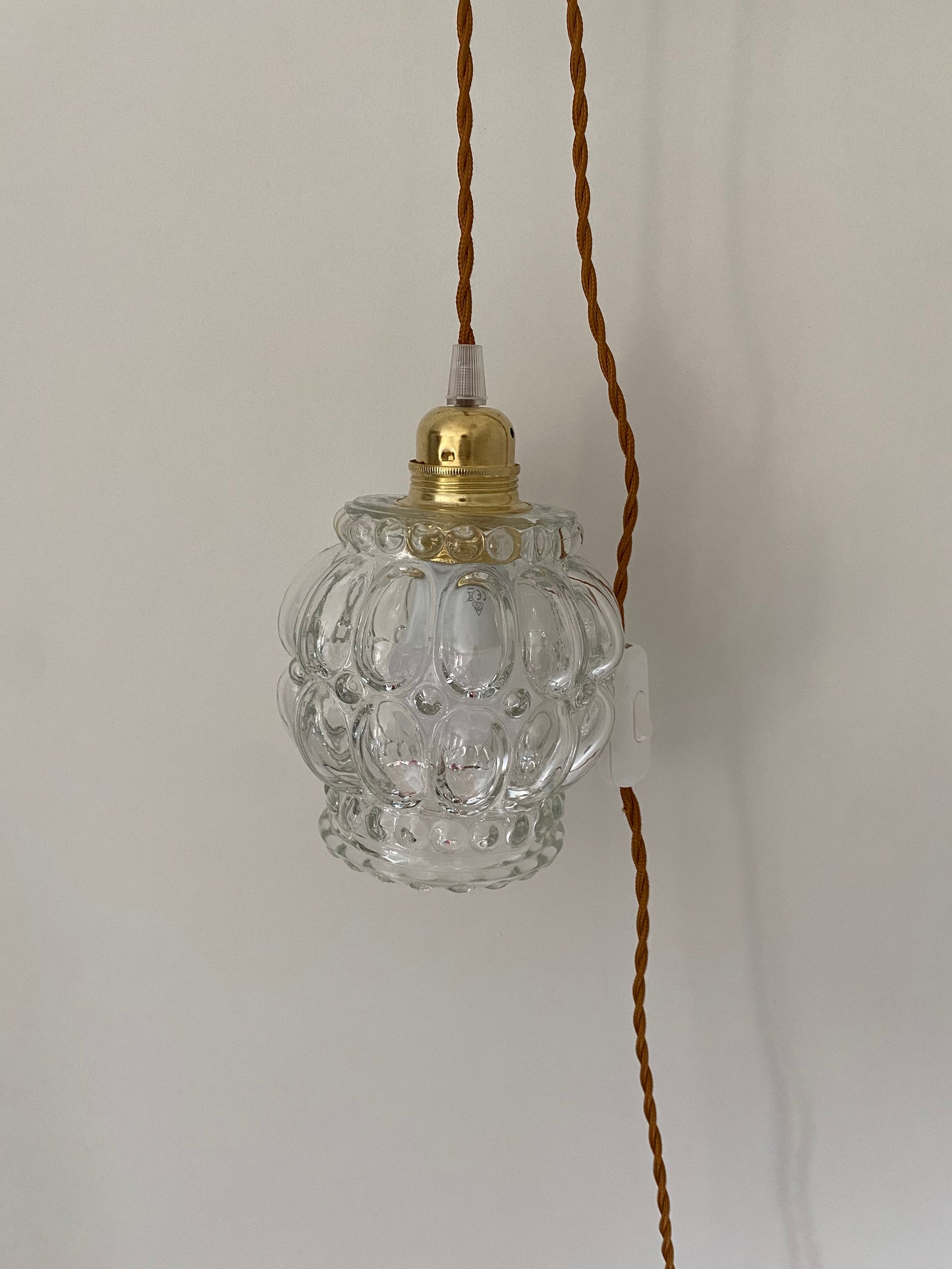 Baladeuse globe en verre bullé et cordon torsadé couleur châtaigne