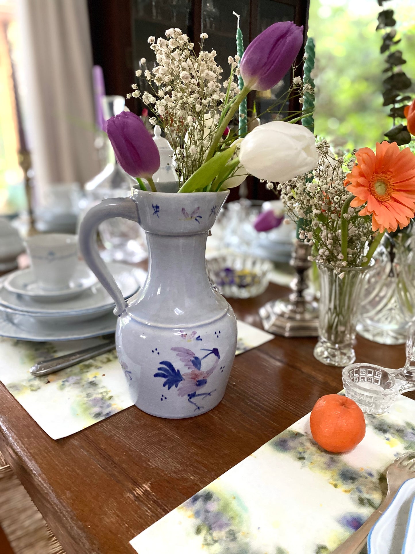 Pichet en céramique ancienne peinte à la main