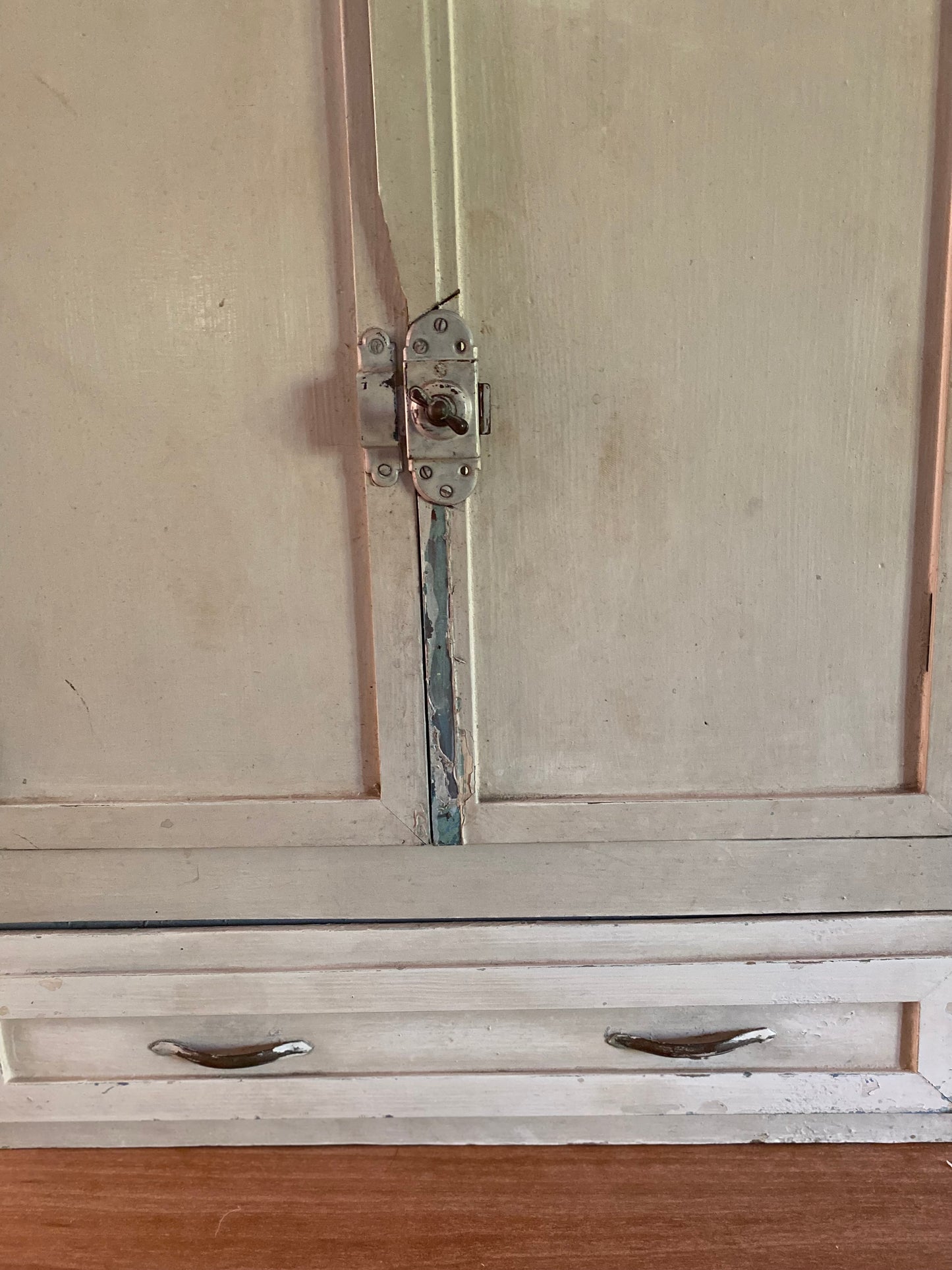 Armoire penderie à poupée ancienne