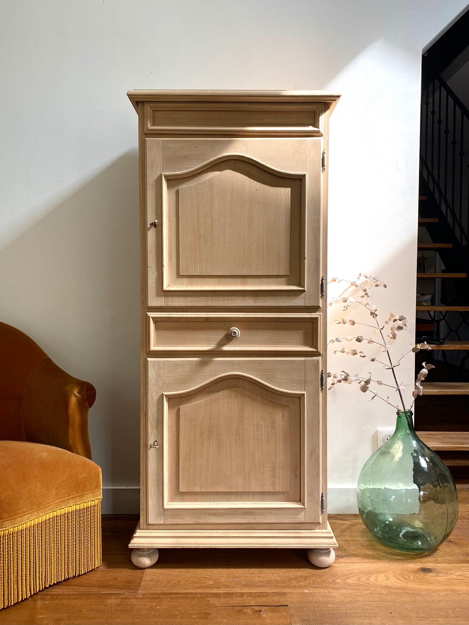 Armoire parisienne : 15 meubles en bois au charme ancien