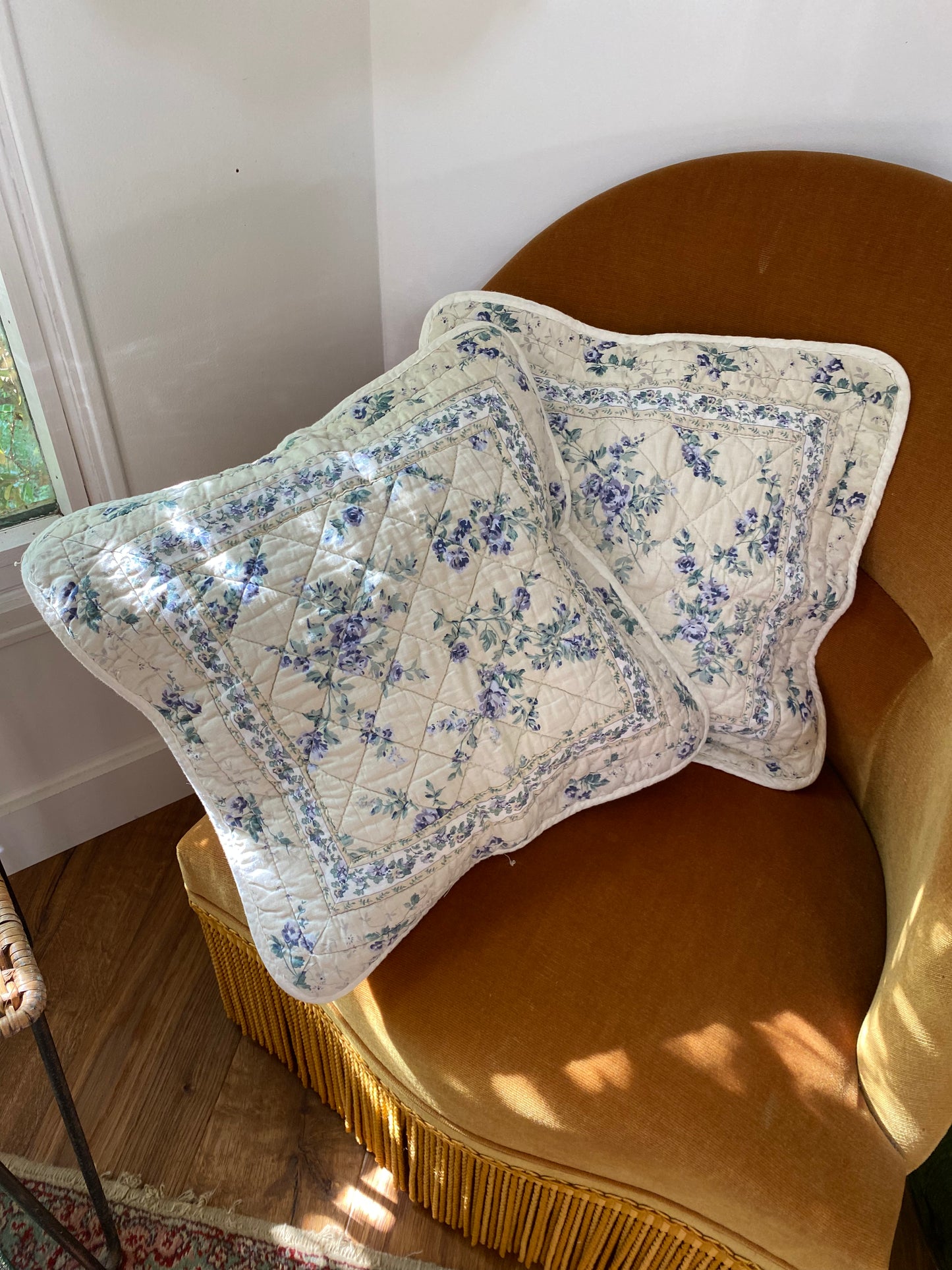 Paire de housses de coussin en coton ancien matelassé