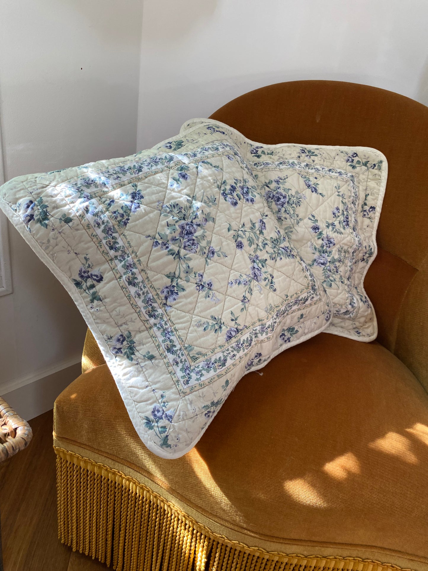 Paire de housses de coussin en coton ancien matelassé