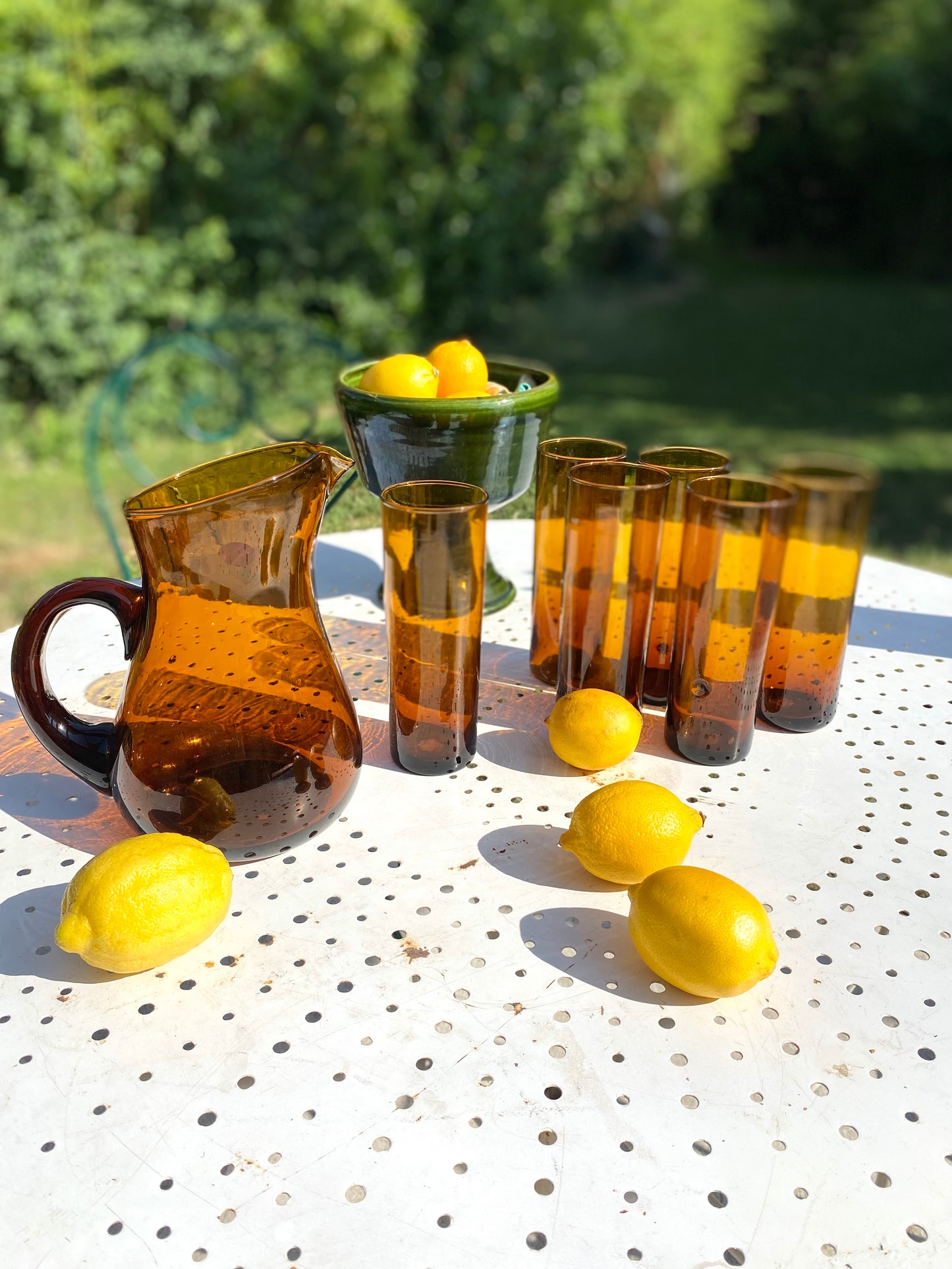 Service à orangeade en verre ambré