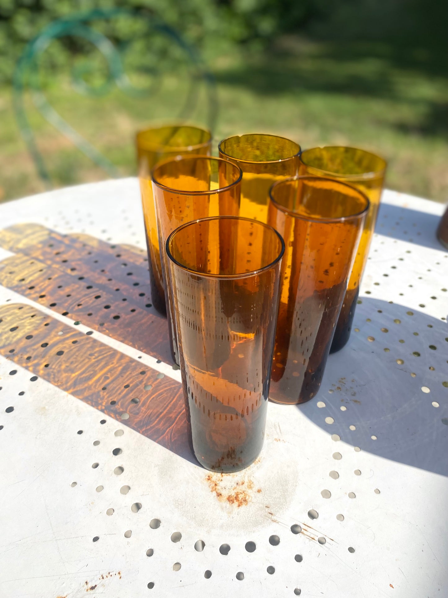 Service à orangeade en verre ambré