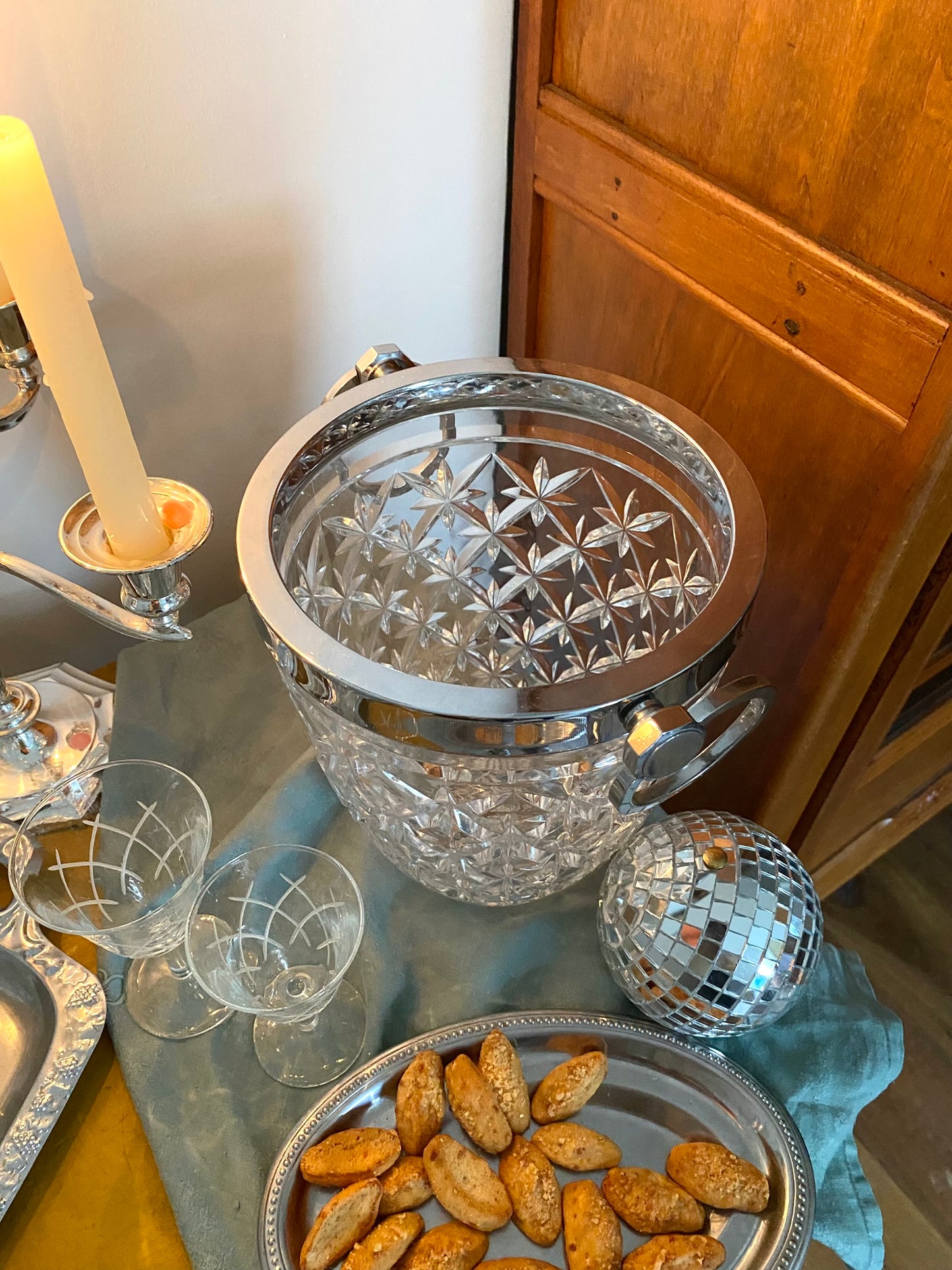 Seau à champagne ancien en verre moulé