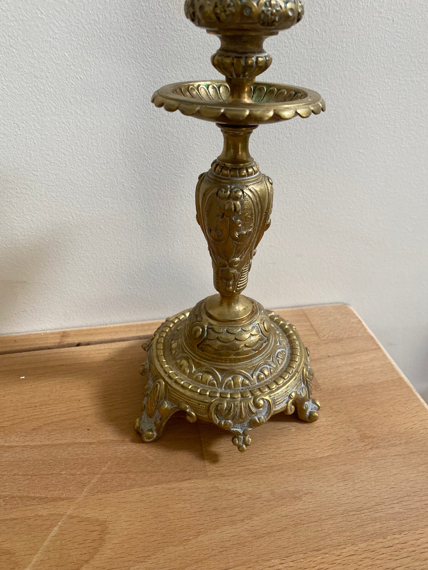 Grand bougeoir ancien baroque en laiton