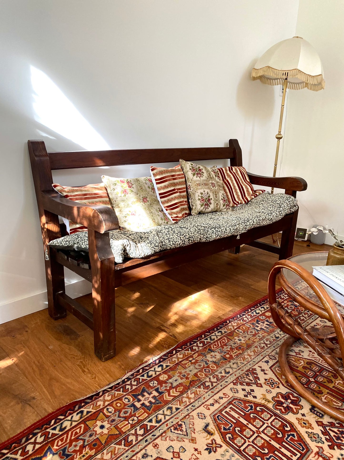 Banc à dossier en bois ancien
