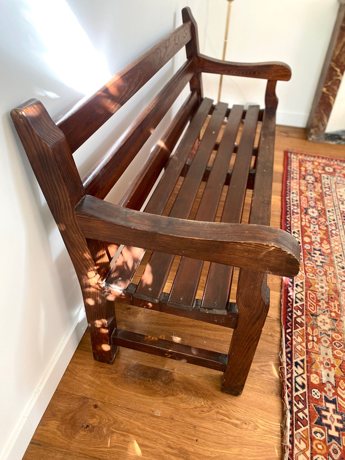 Banc à dossier en bois ancien