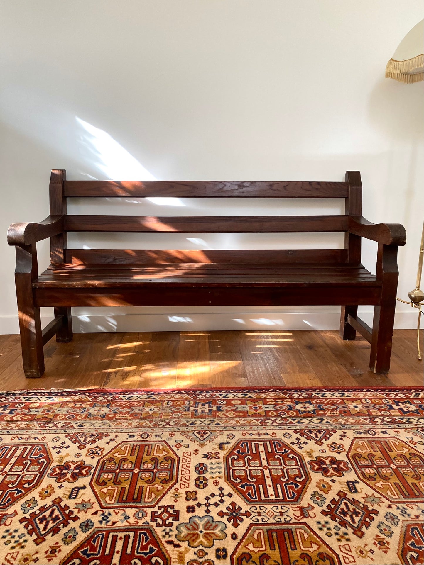 Banc à dossier en bois ancien