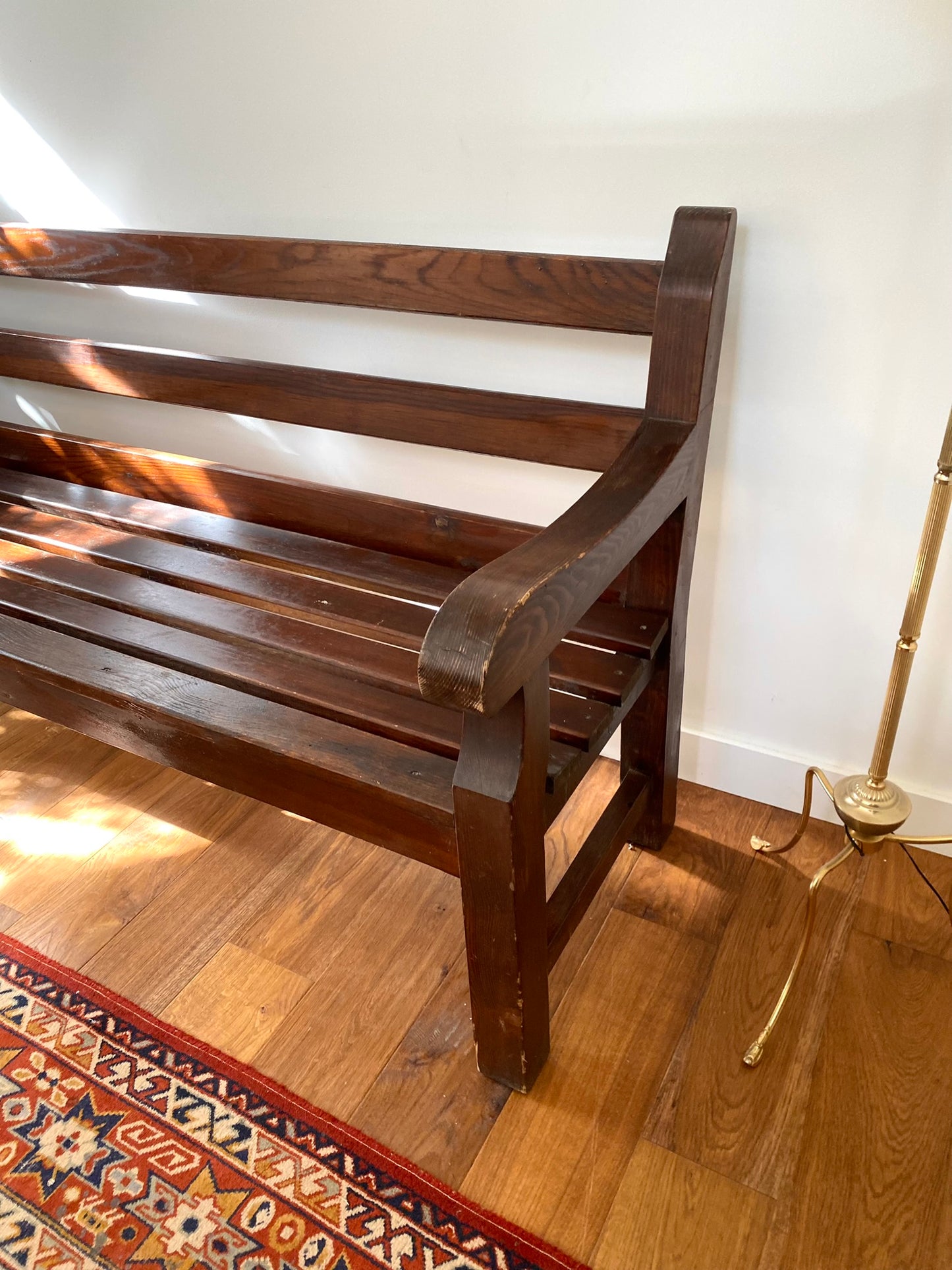 Banc à dossier en bois ancien