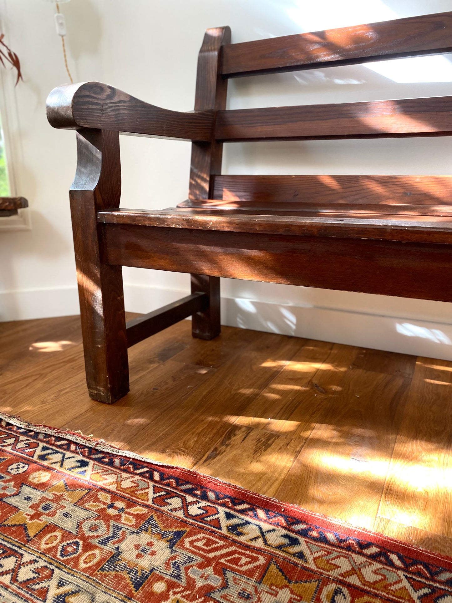 Banc à dossier en bois ancien