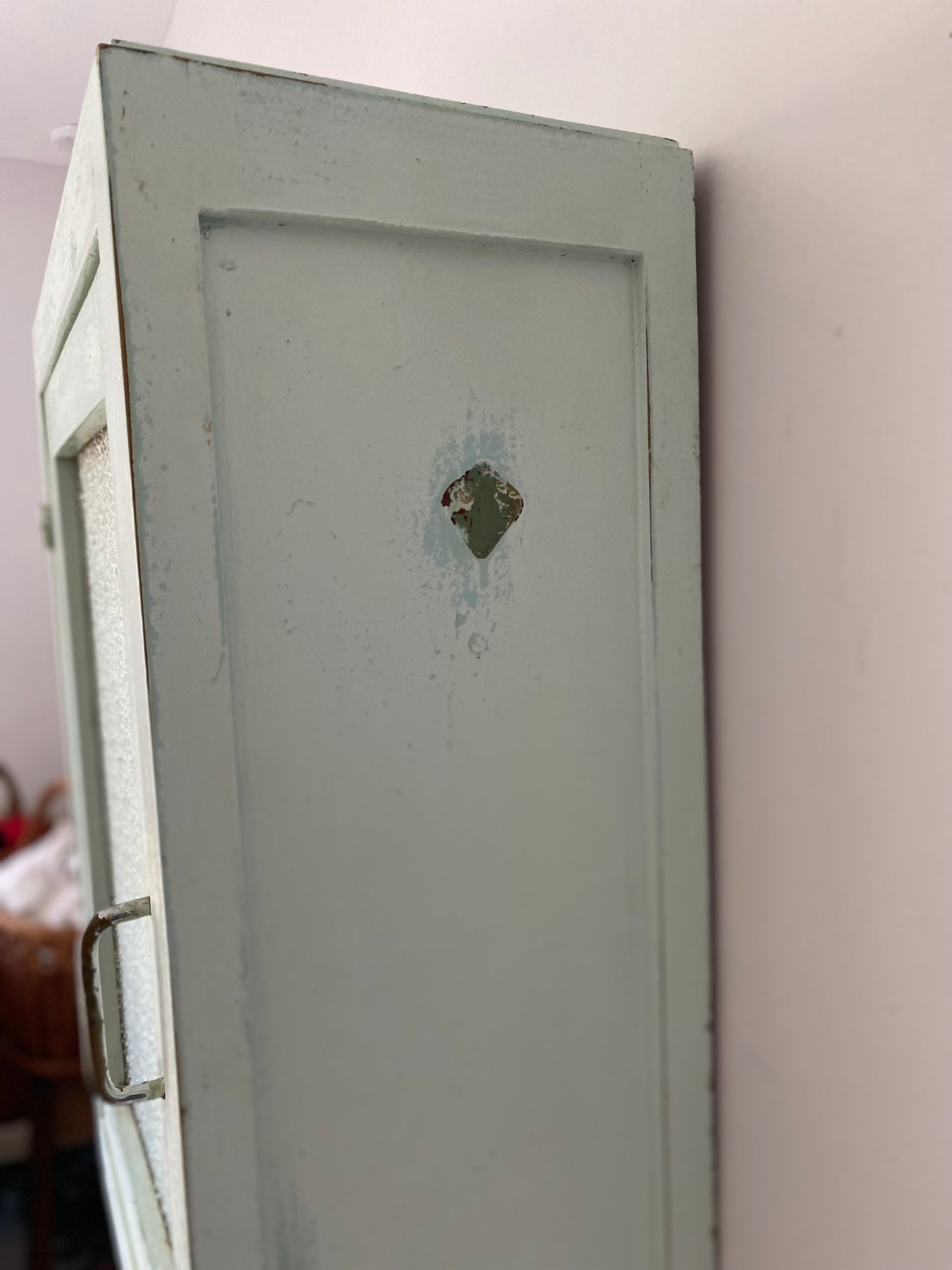 Vitrine murale Armoire à pharmacie en bois ancien patiné