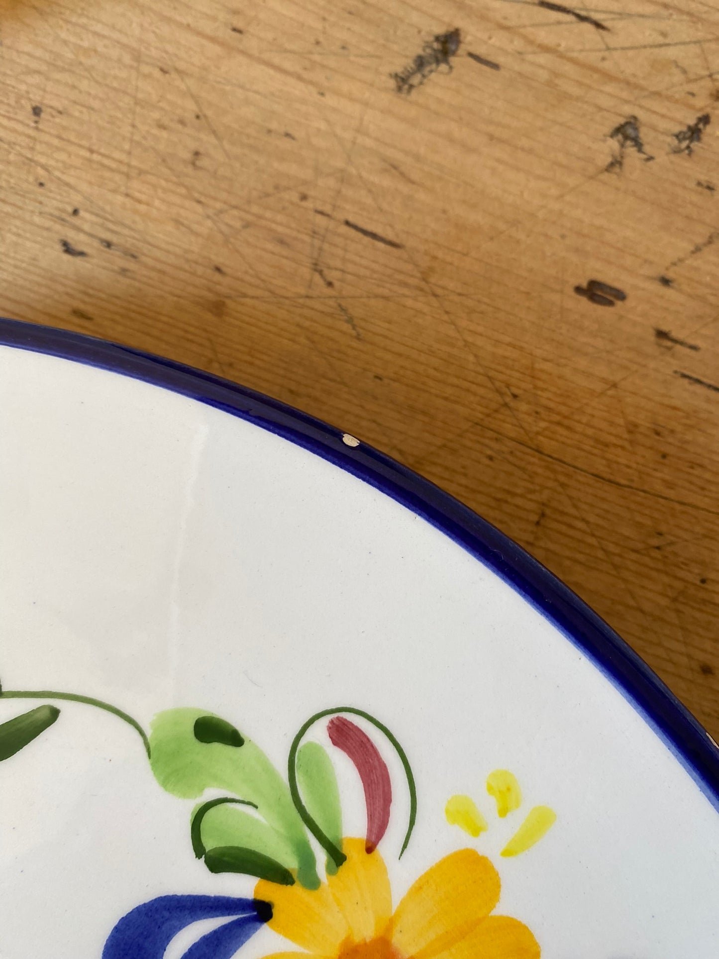 Plat de présentation en céramique ancienne