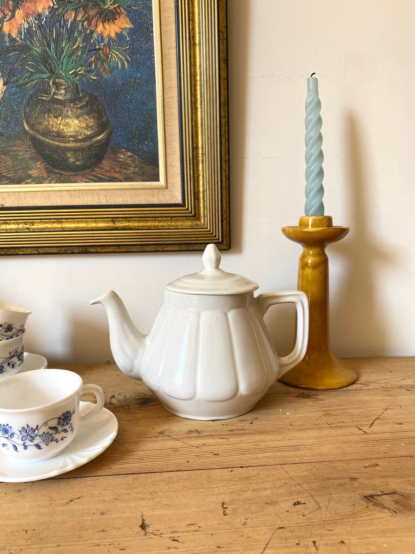 Théière en porcelaine ancienne