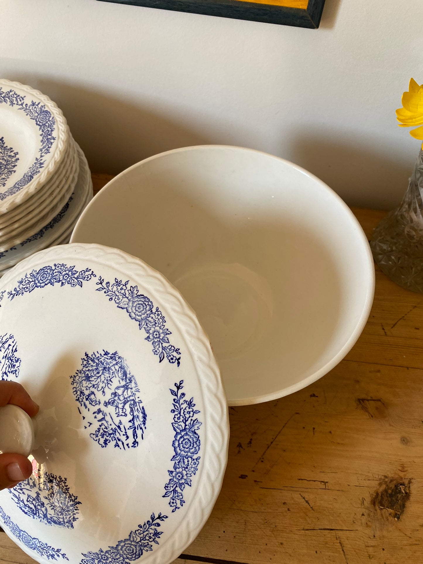 Soupière en faïence ancienne