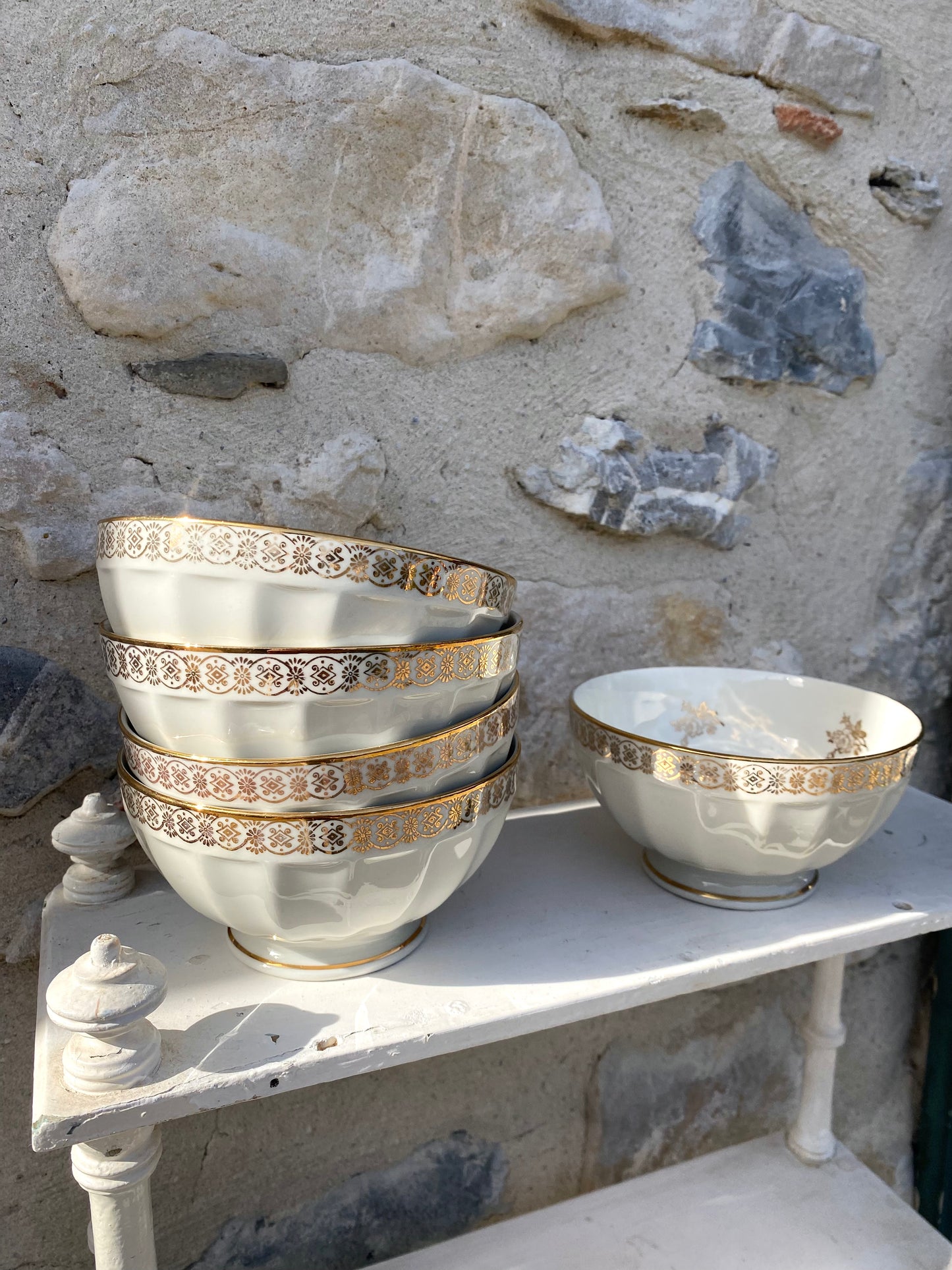 5 bols en porcelaine ancienne côtelée
