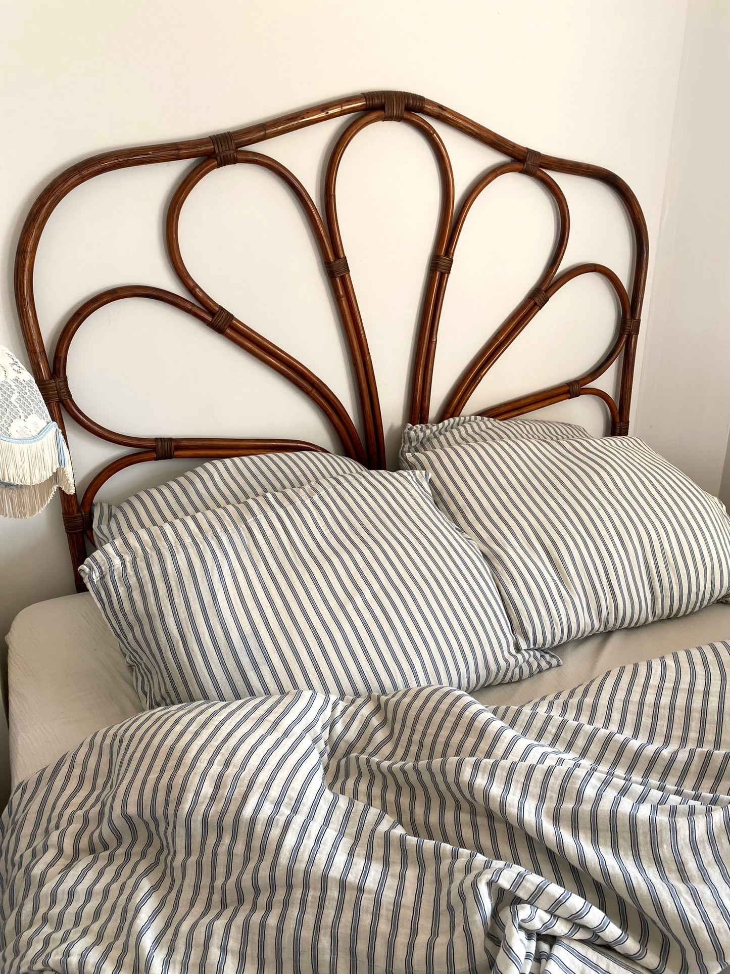 Tête de lit en rotin vintage