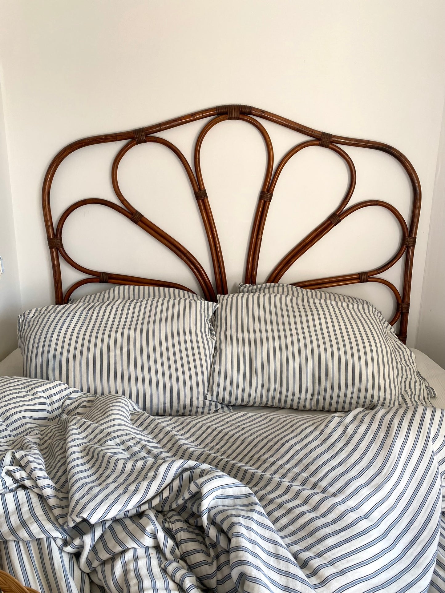 Tête de lit en rotin vintage