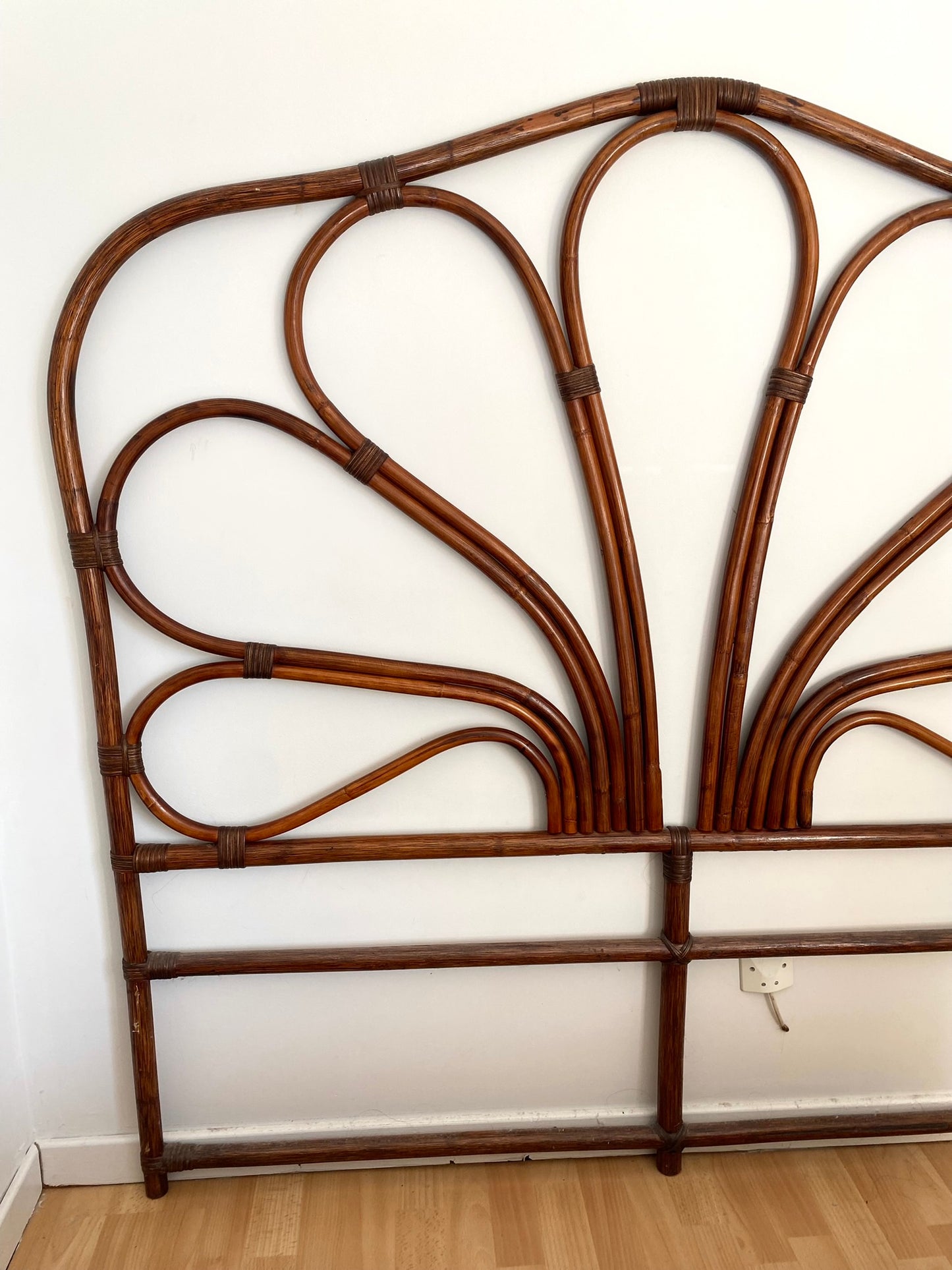 Tête de lit en rotin vintage