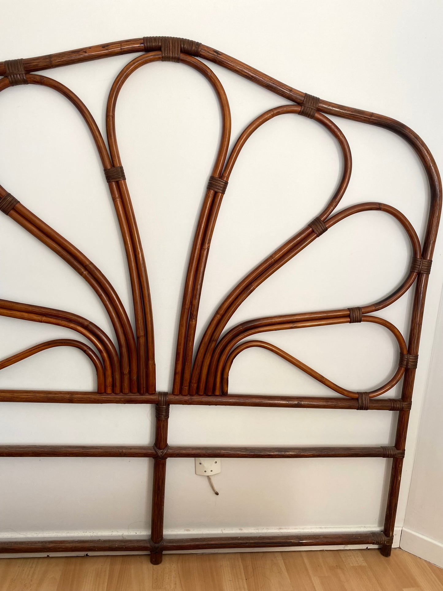 Tête de lit en rotin vintage