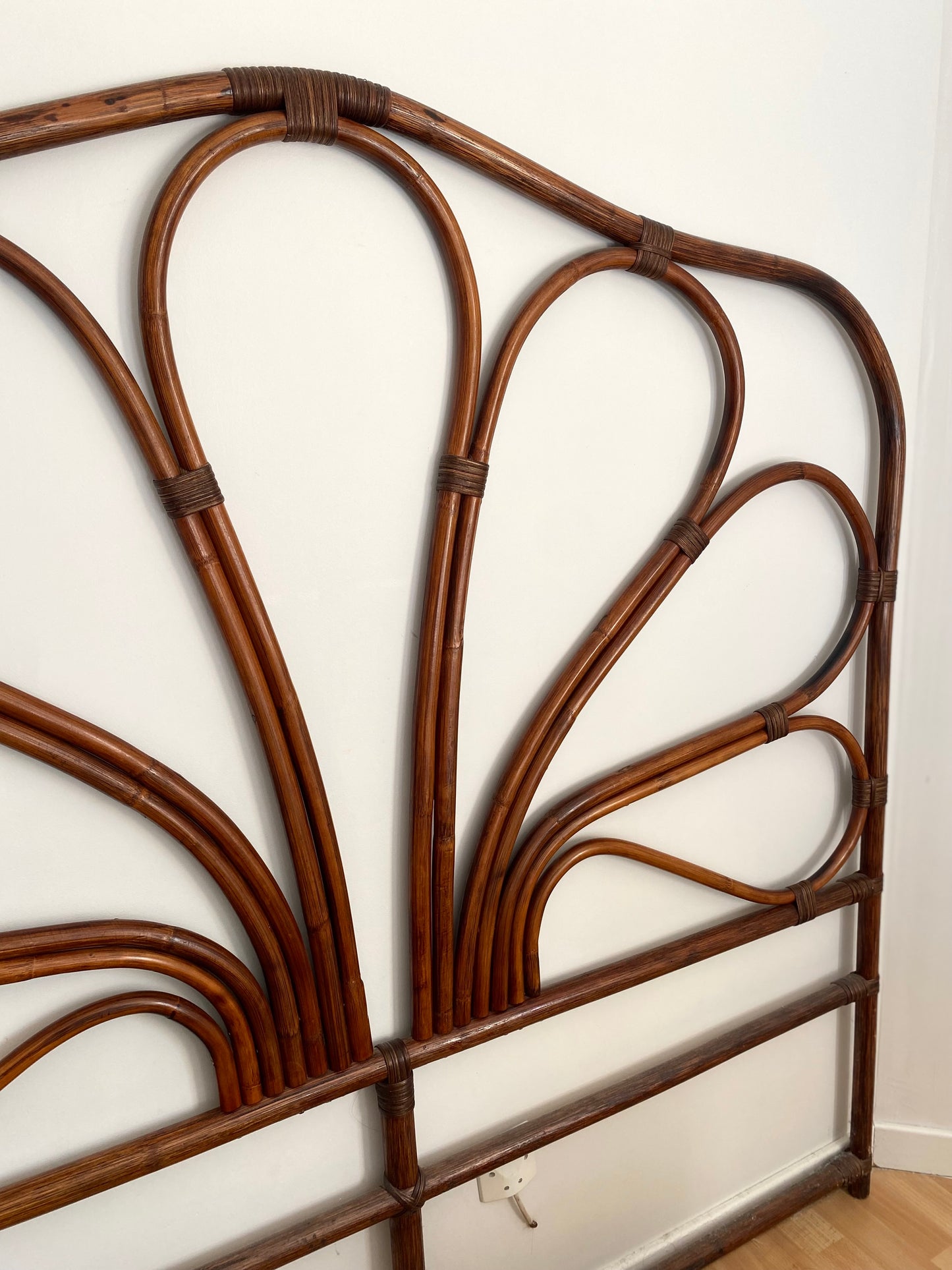 Tête de lit en rotin vintage