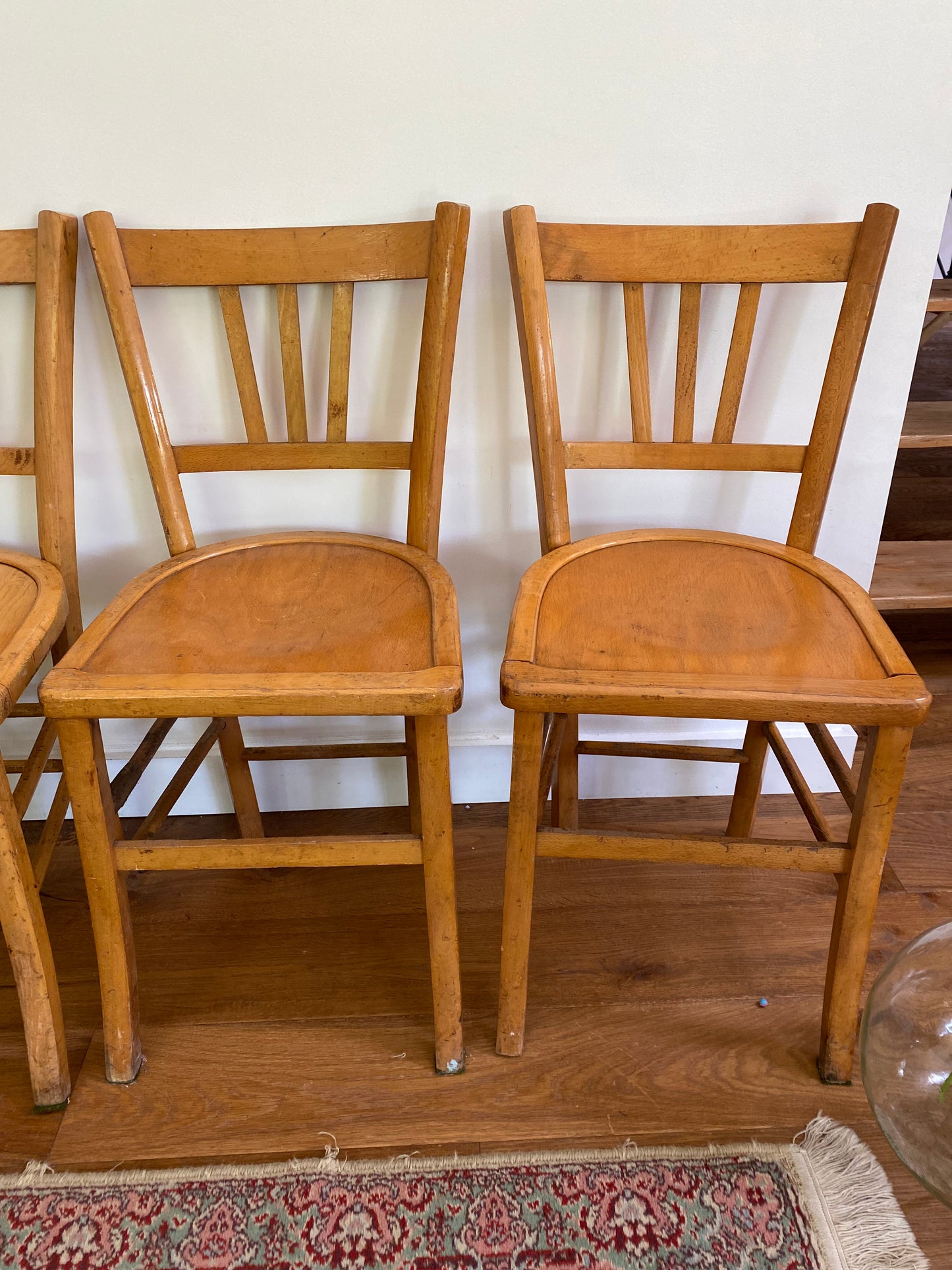 Paire de chaises bistrot en bois ancien