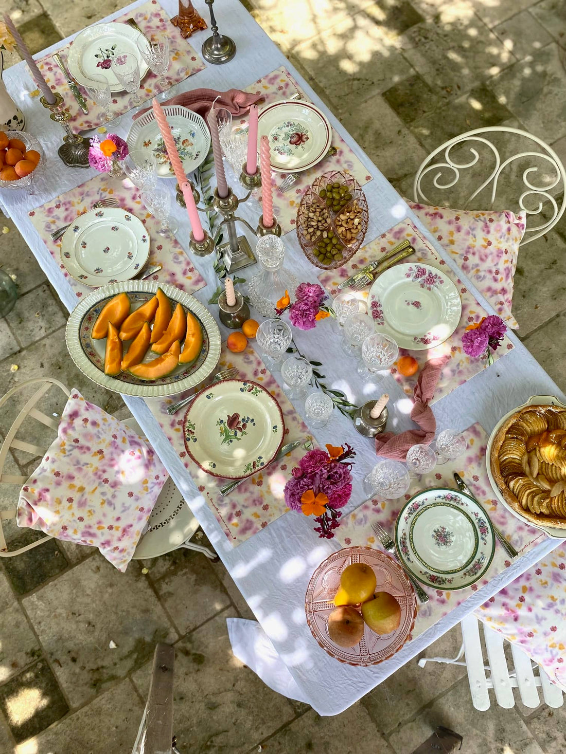 table chinée dépareillée assiettes vintage