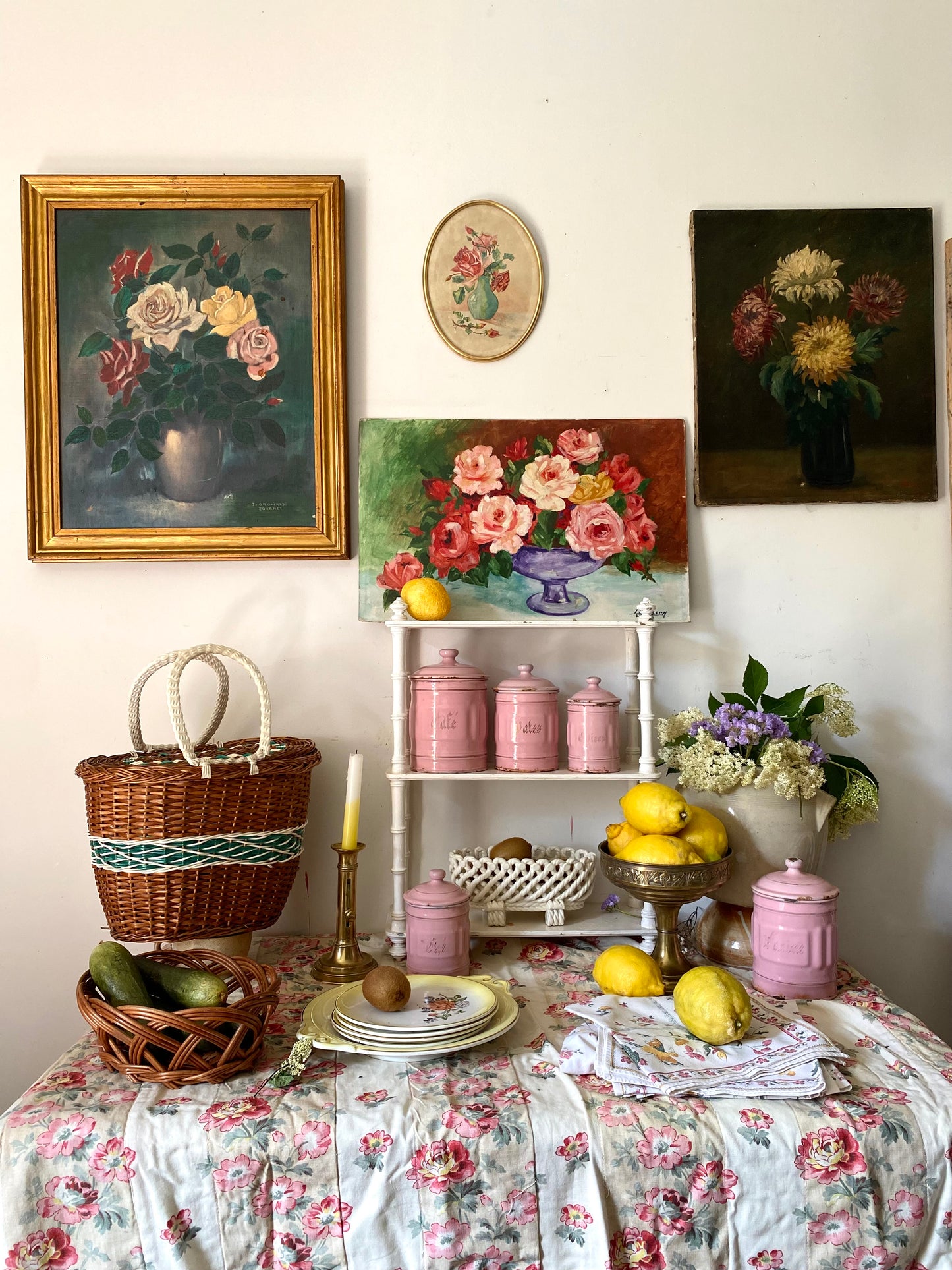 Tableau Ancien "Nature Morte aux Roses" – 1950