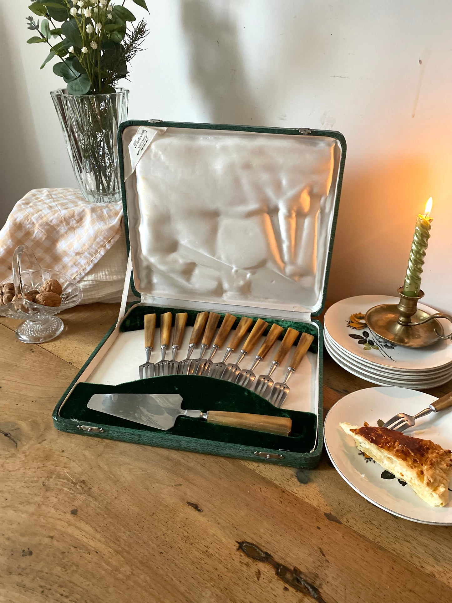 Service à dessert en corne ancienne