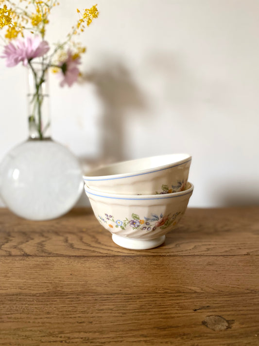 Paire de bols en opaline ancienne