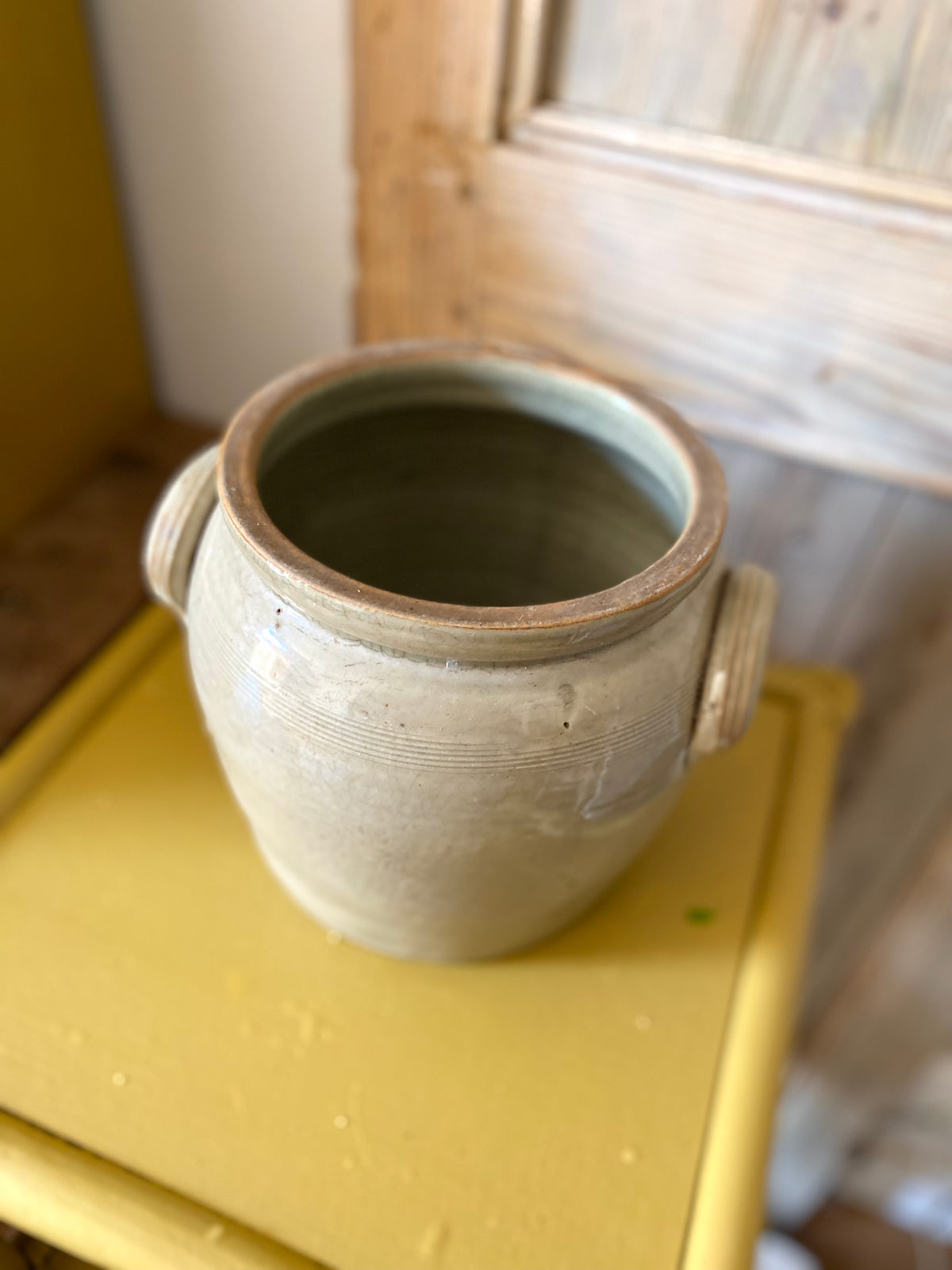 Pot à graisse en grès vernissé gris, deux anses cannelées