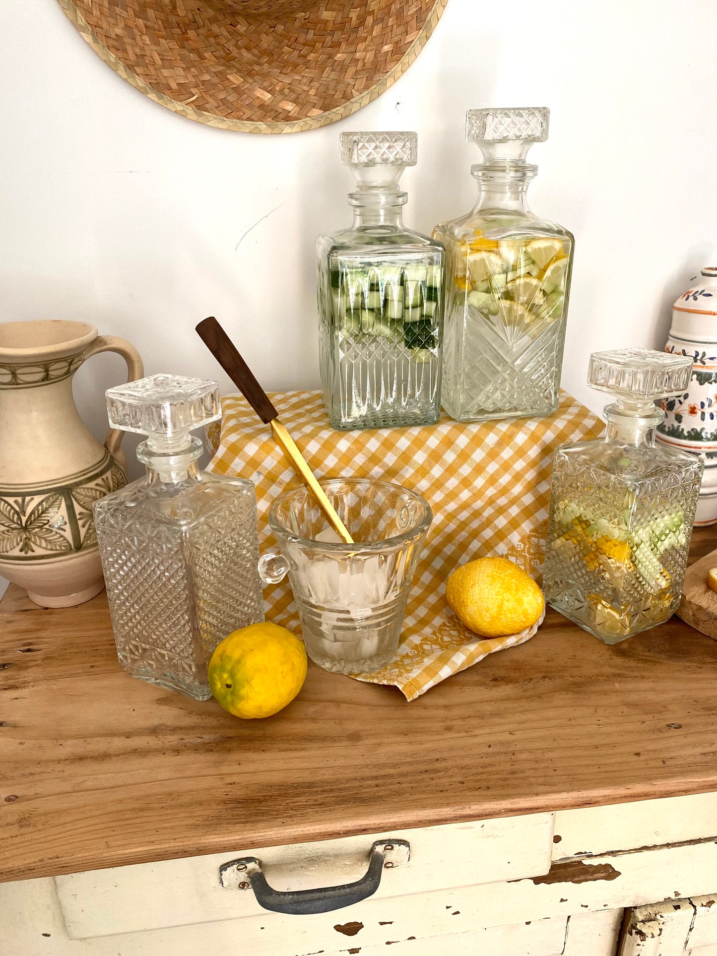 Carafe à liqueur vintage en verre taillé